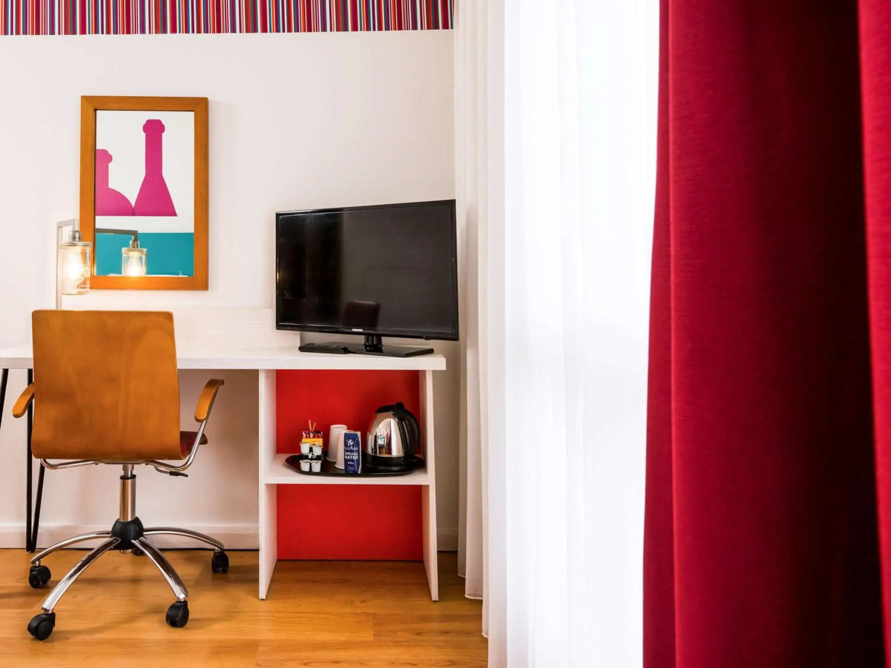 Photo of the whole room in ibis Styles Barnsley Photo of the whole room in ibis Styles Barnsley