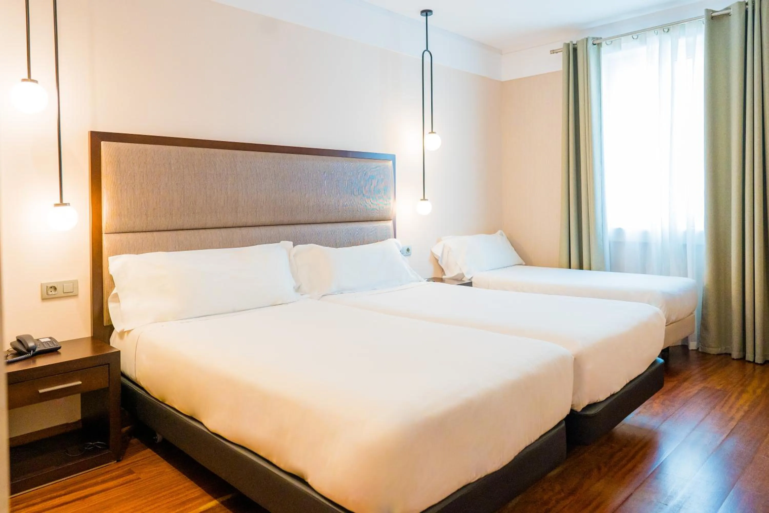 Photo of the whole room, Bed in Hotel Compostela