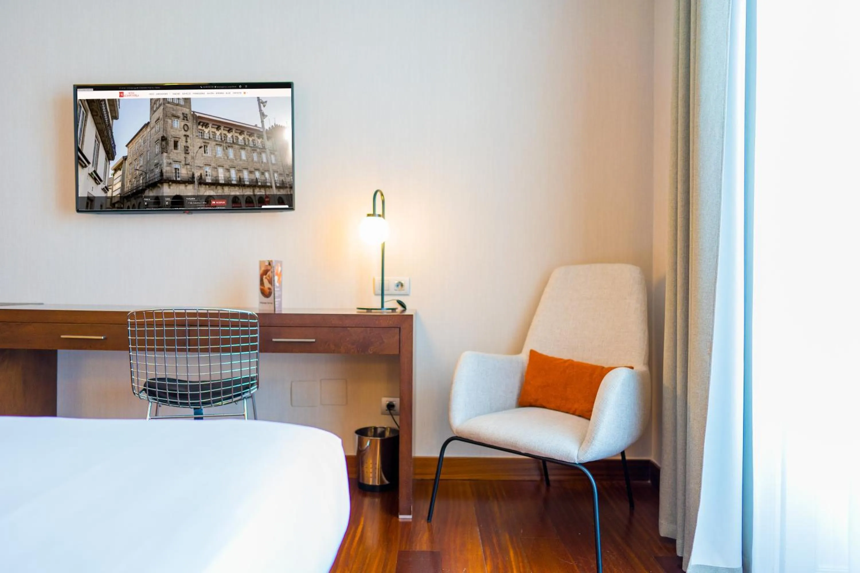 TV and multimedia, Bed in Hotel Compostela