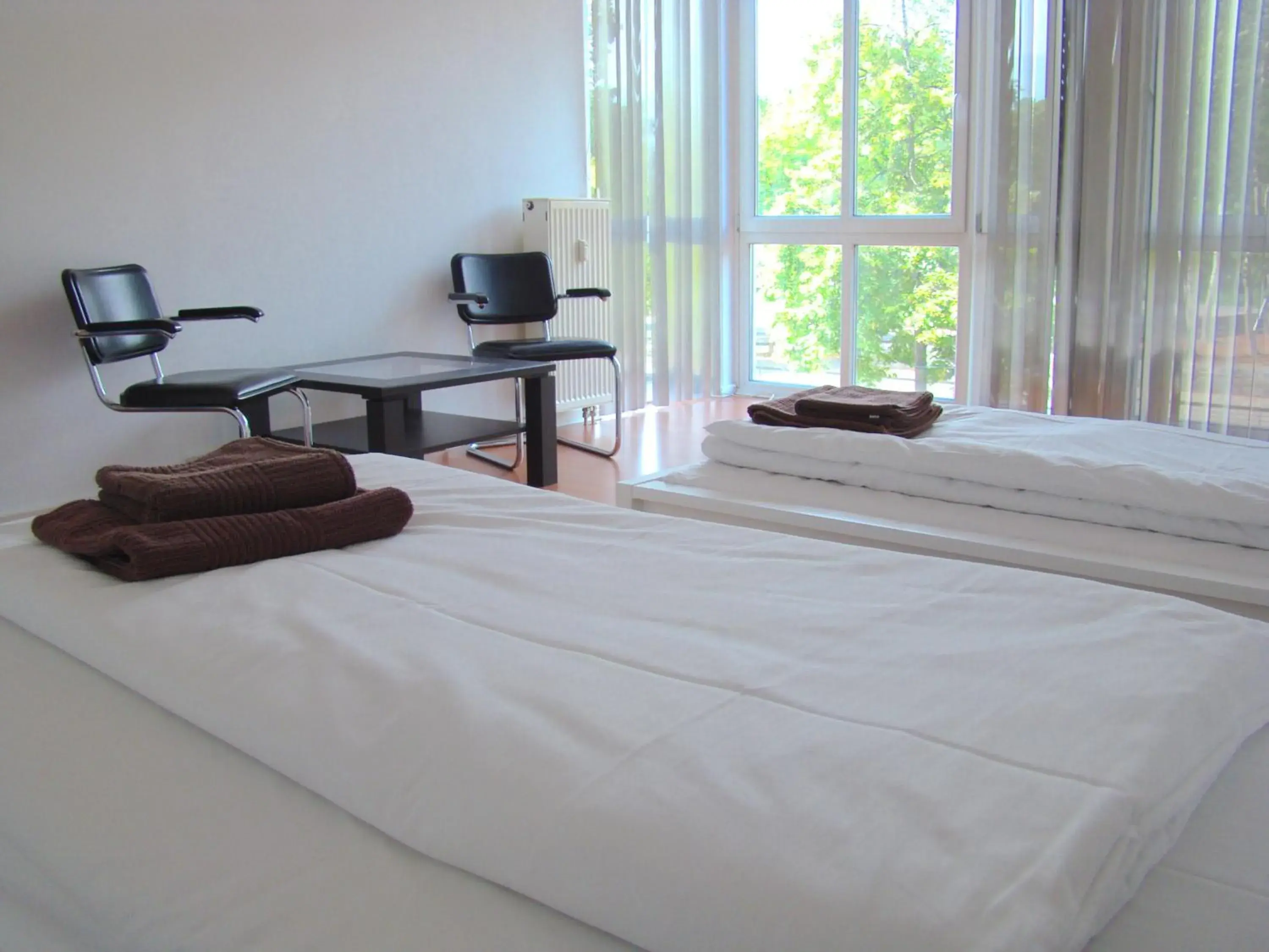 Double or Twin Room with Shared Bathroom in BNB Potsdamer Platz - Rooms & Apartments Double or Twin Room with Shared Bathroom in BNB Potsdamer Platz - Rooms & Apartments