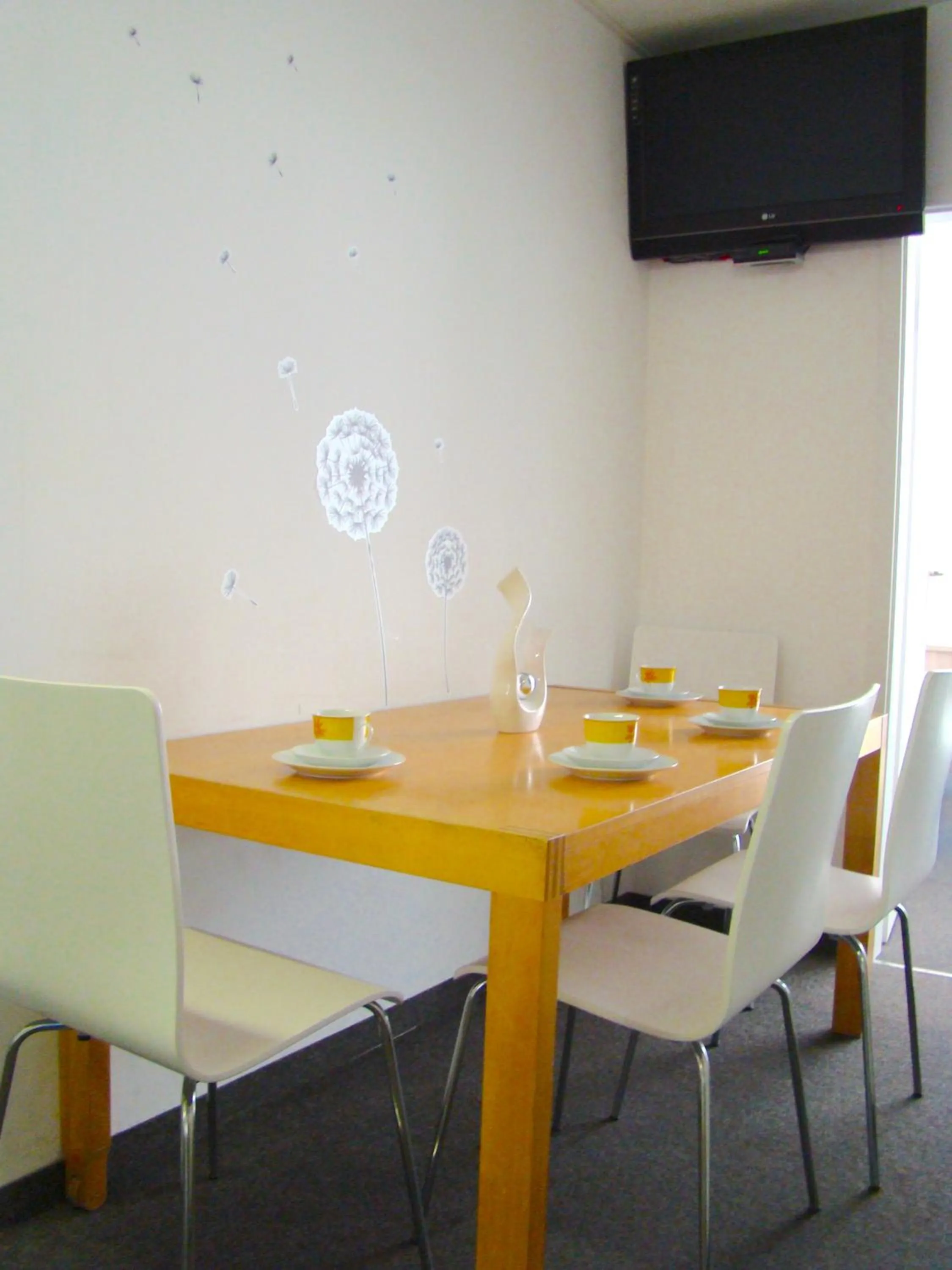 Communal lounge/ TV room in BNB Potsdamer Platz - Rooms & Apartments