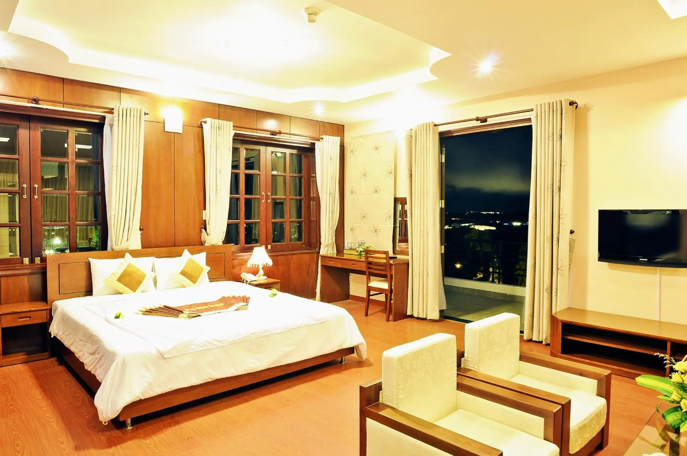 Bedroom, Bed in Ky Hoa Hotel Da Lat