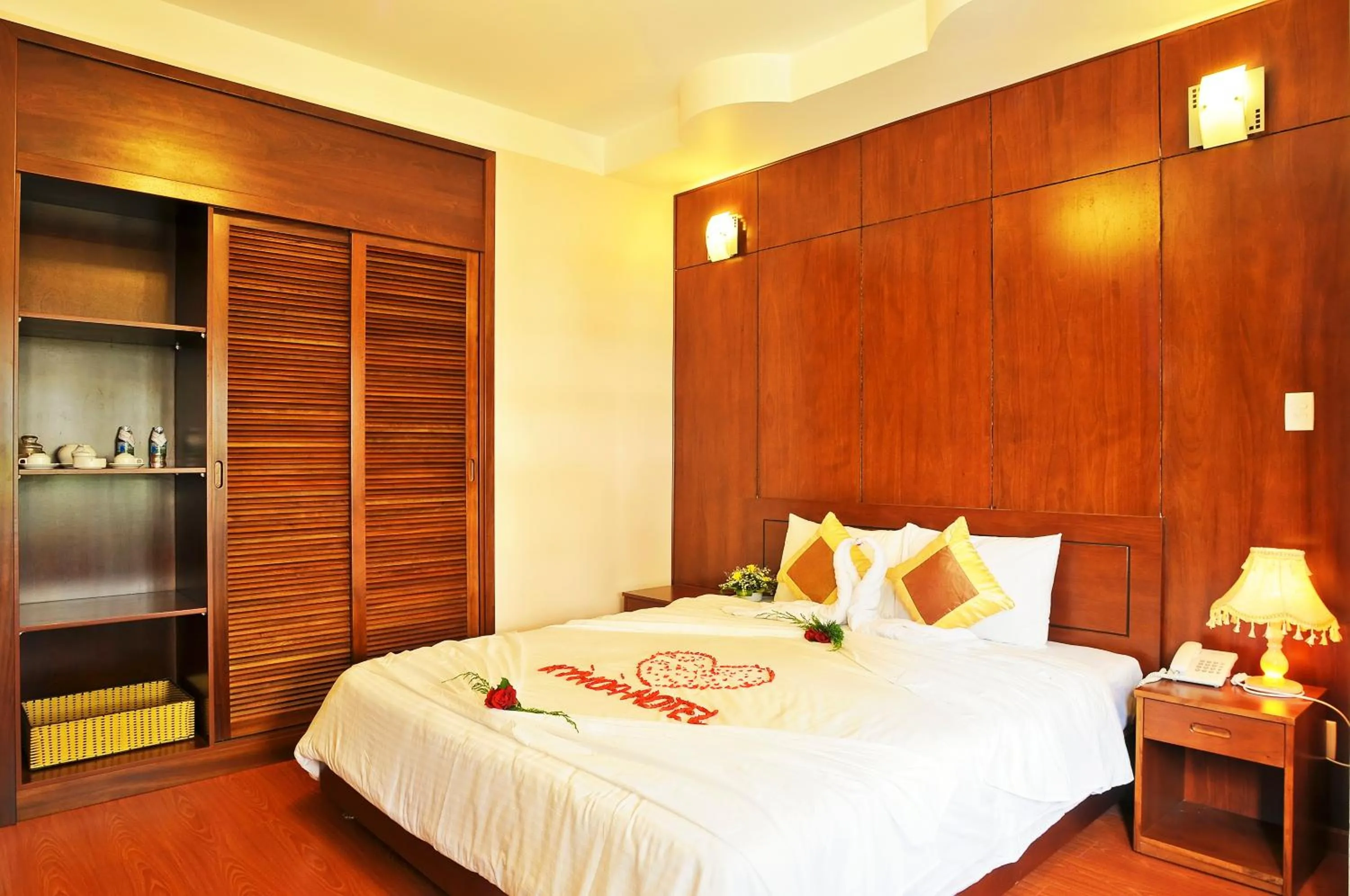 Bedroom, Bed in Ky Hoa Hotel Da Lat