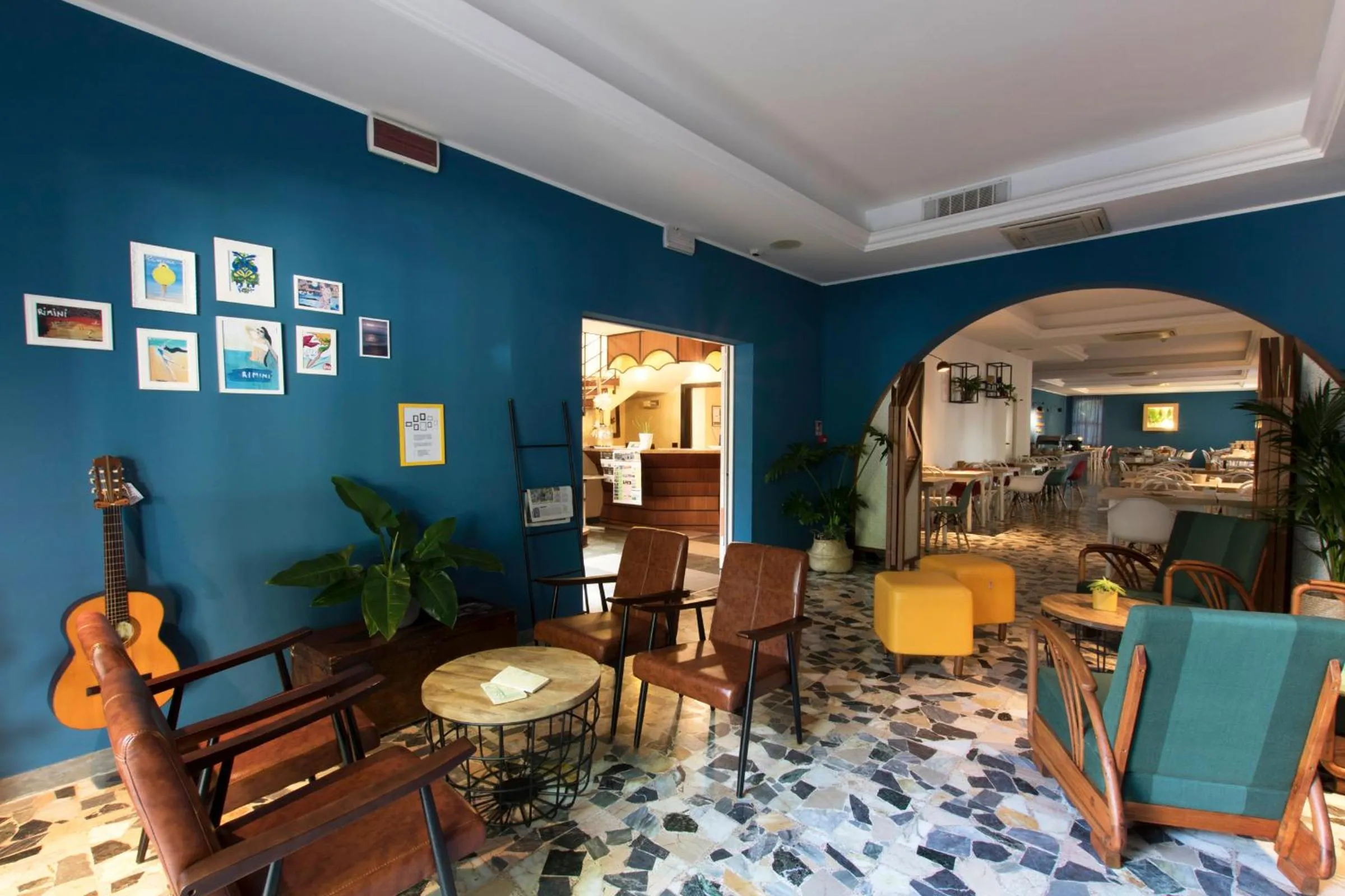 Communal lounge/ TV room in Hotel Fra I Pini