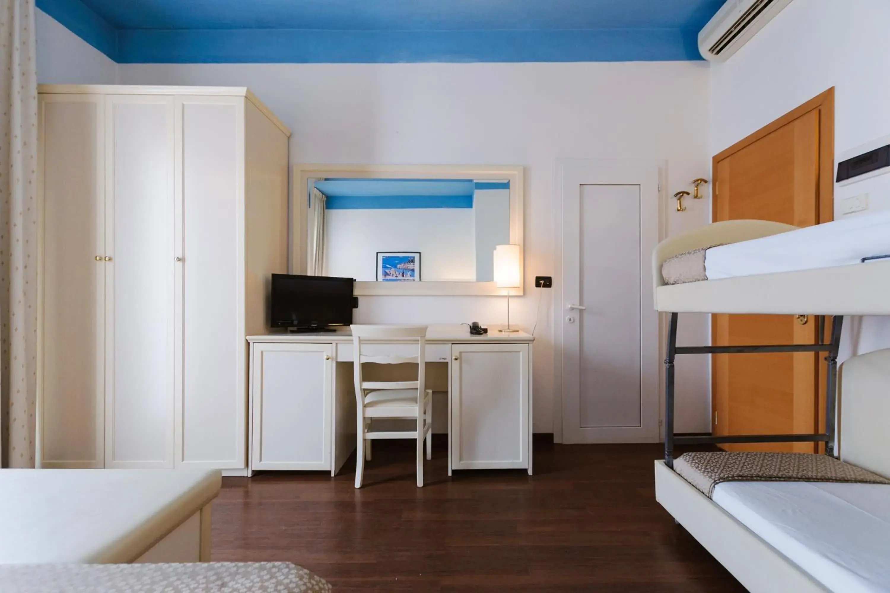 Bed in Hotel Fra I Pini Bed in Hotel Fra I Pini