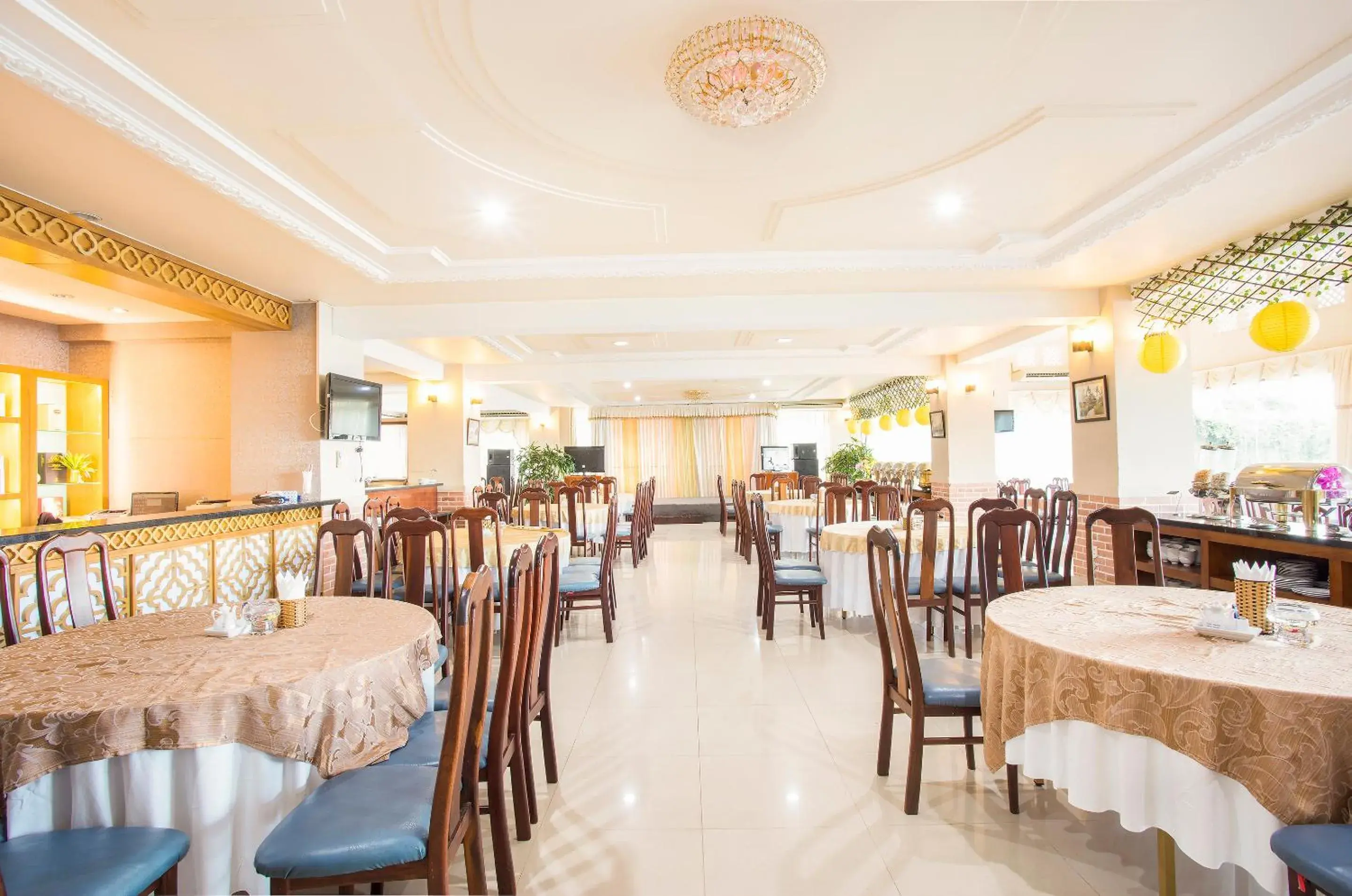 Restaurant/places to eat in Beachfront Hotel Restaurant/places to eat in Beachfront Hotel