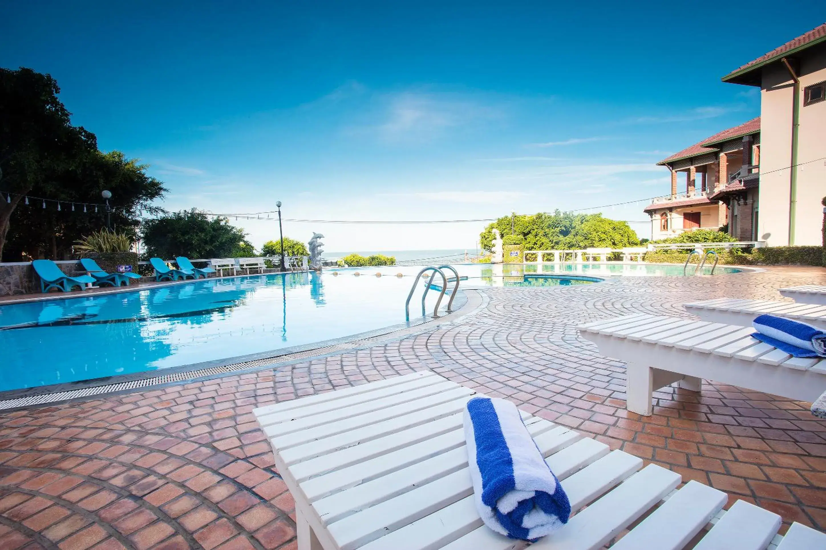 Pool view in Beachfront Hotel Pool view in Beachfront Hotel