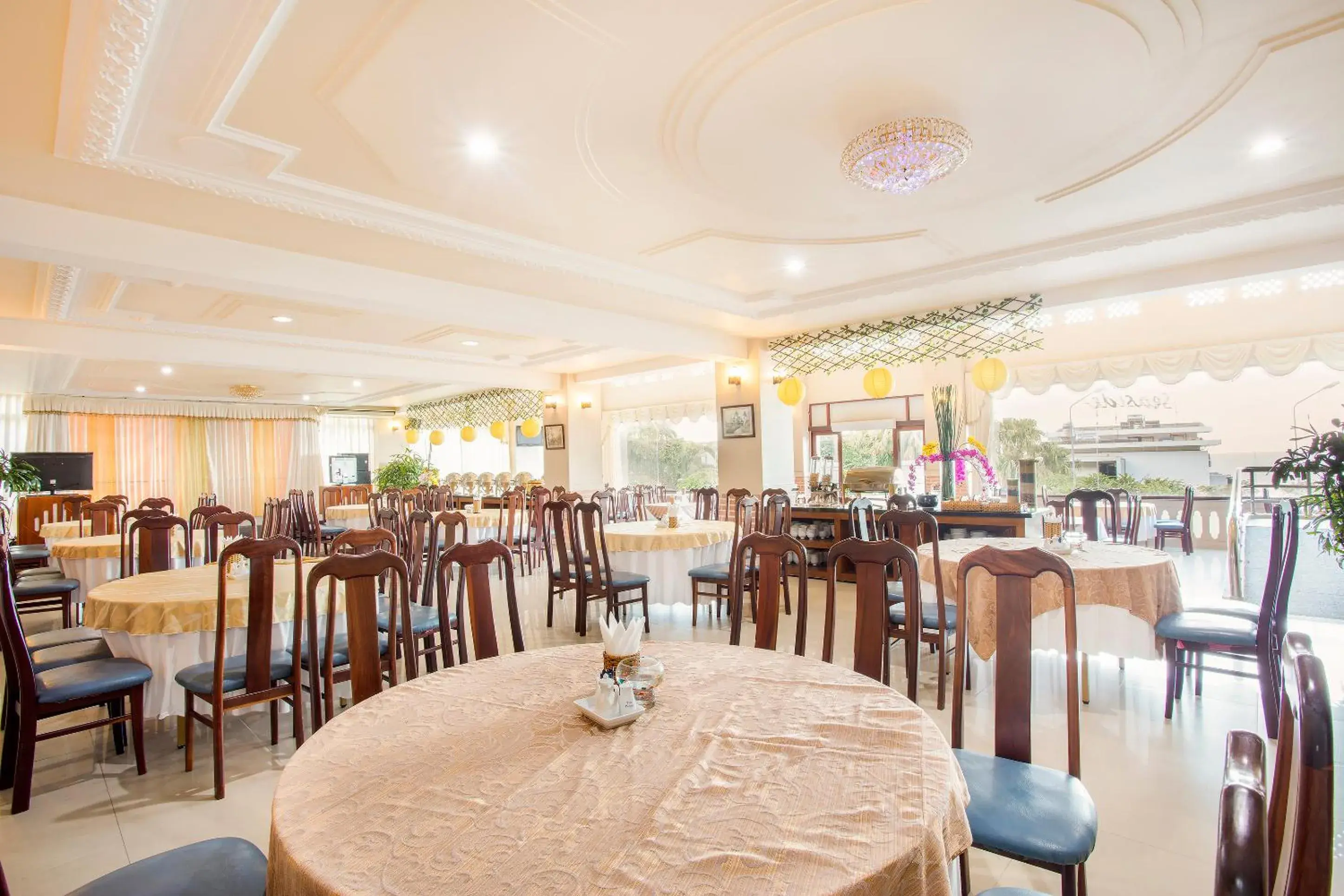 Restaurant/places to eat in Beachfront Hotel Restaurant/places to eat in Beachfront Hotel