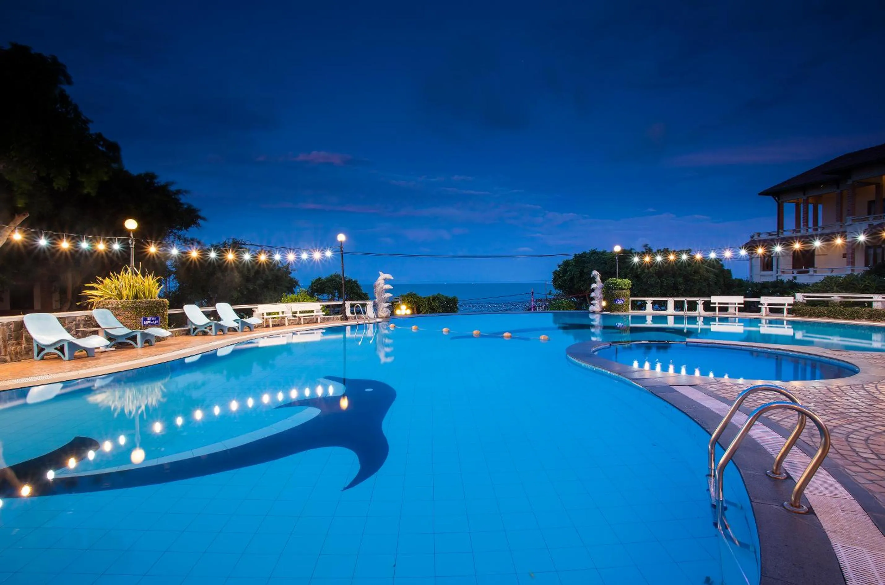 Swimming pool in Beachfront Hotel