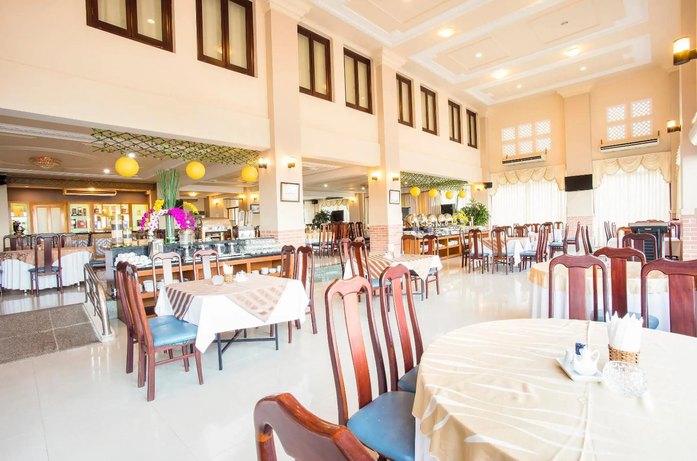 Restaurant/places to eat in Beachfront Hotel Restaurant/places to eat in Beachfront Hotel