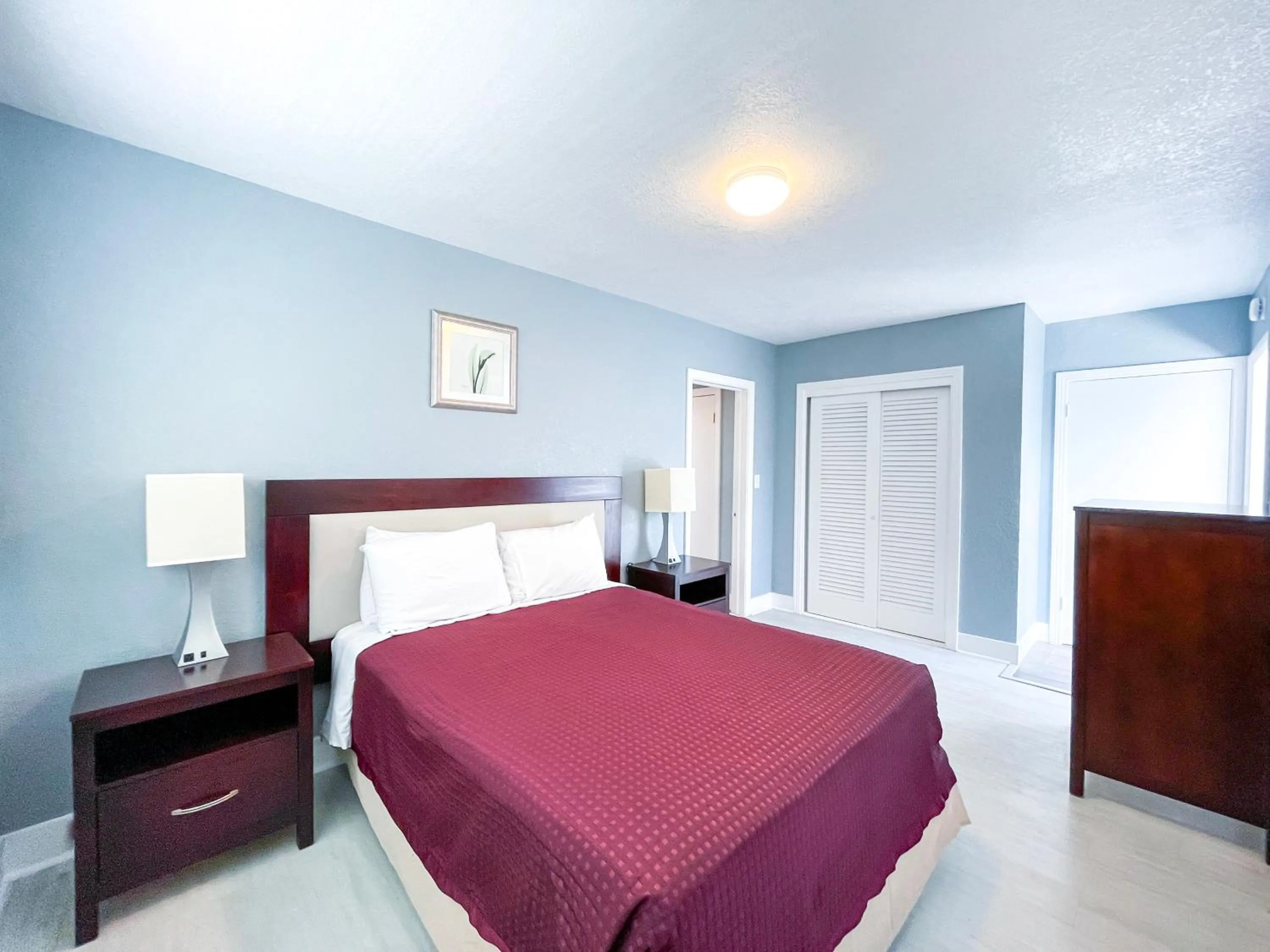 Bed in Sunrise Resort Motel South