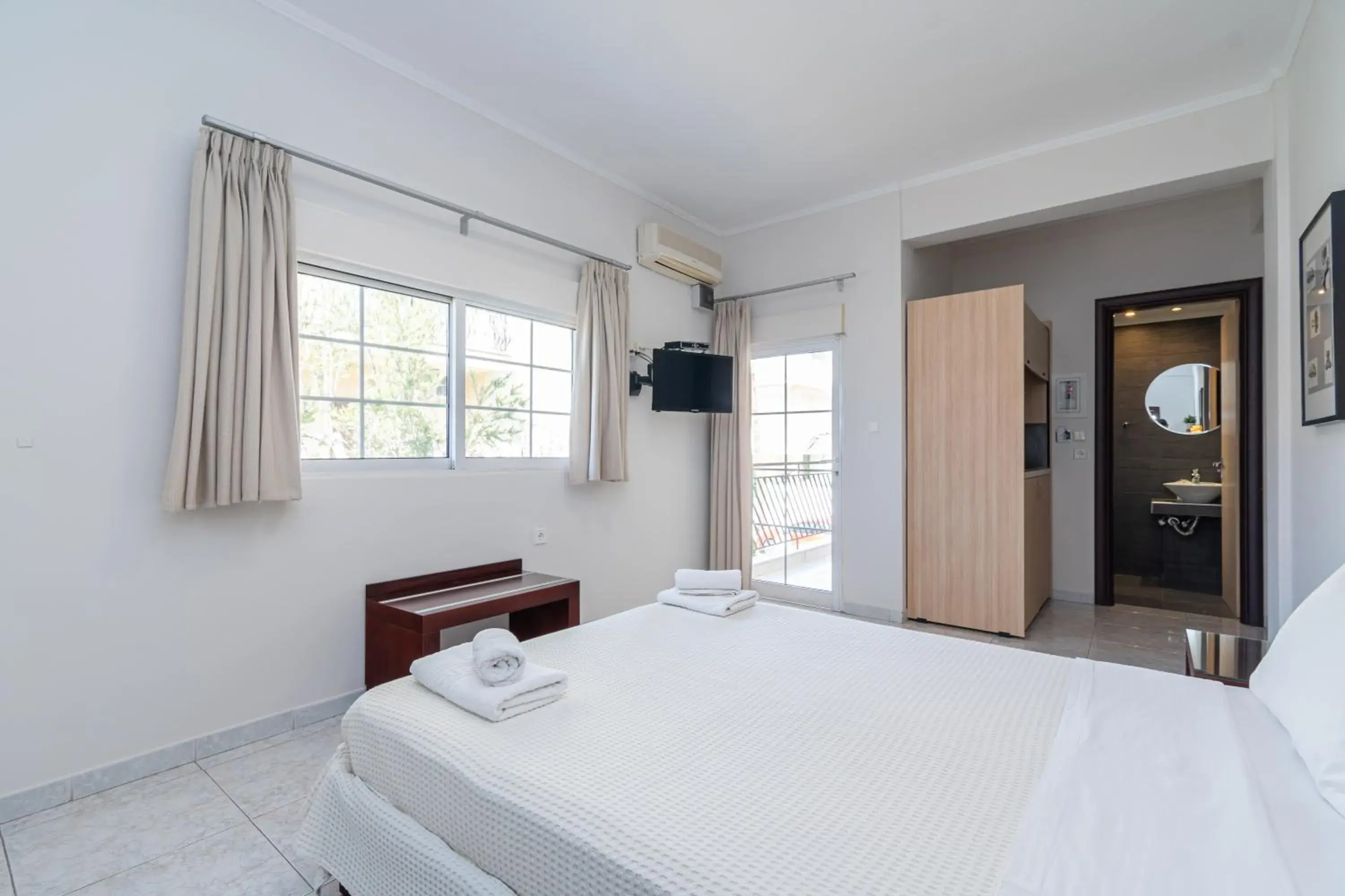 Standard Studio in Naias Standard Studio in Naias