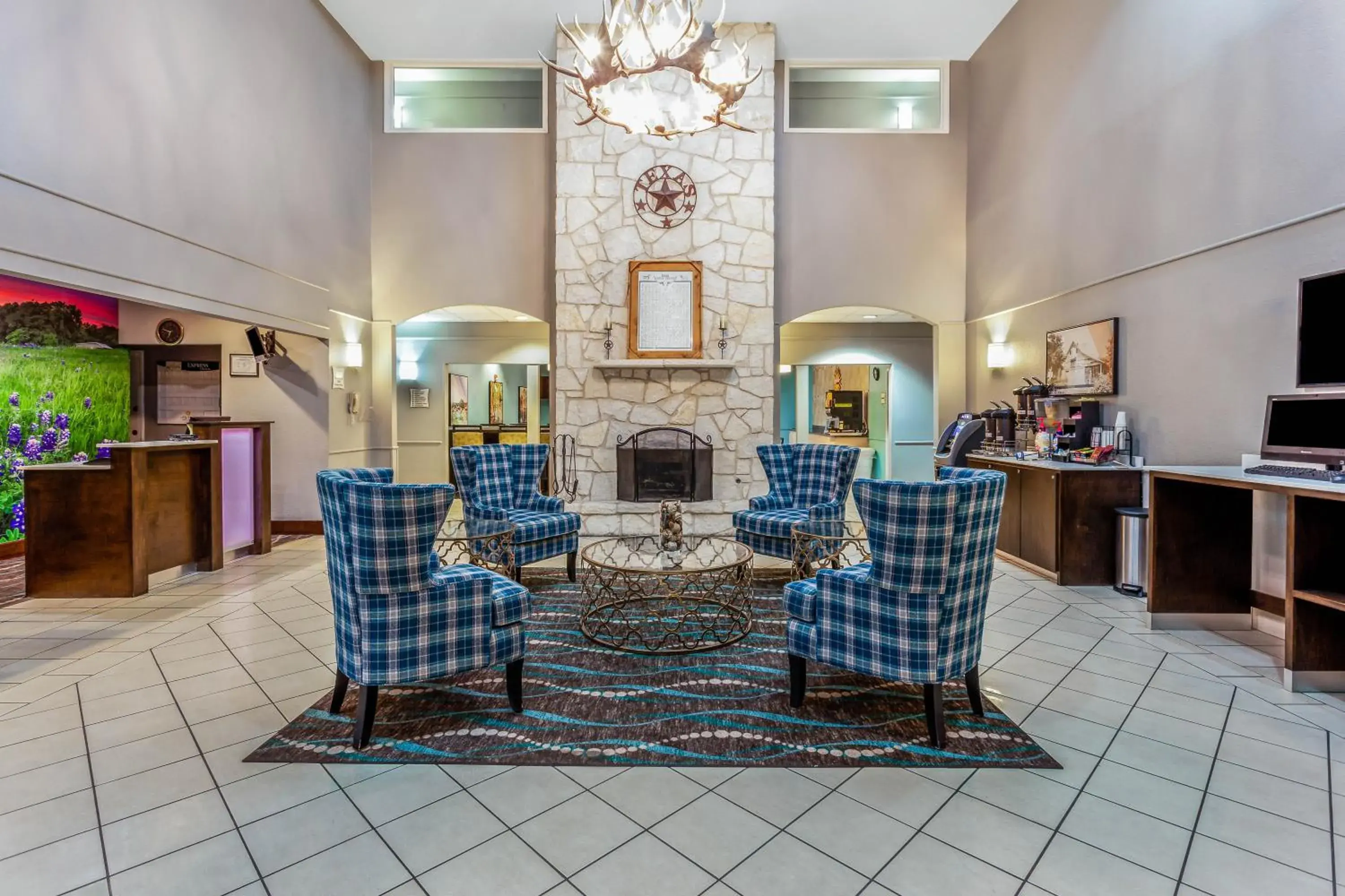 Lobby or reception in La Quinta by Wyndham Kerrville Lobby or reception in La Quinta by Wyndham Kerrville