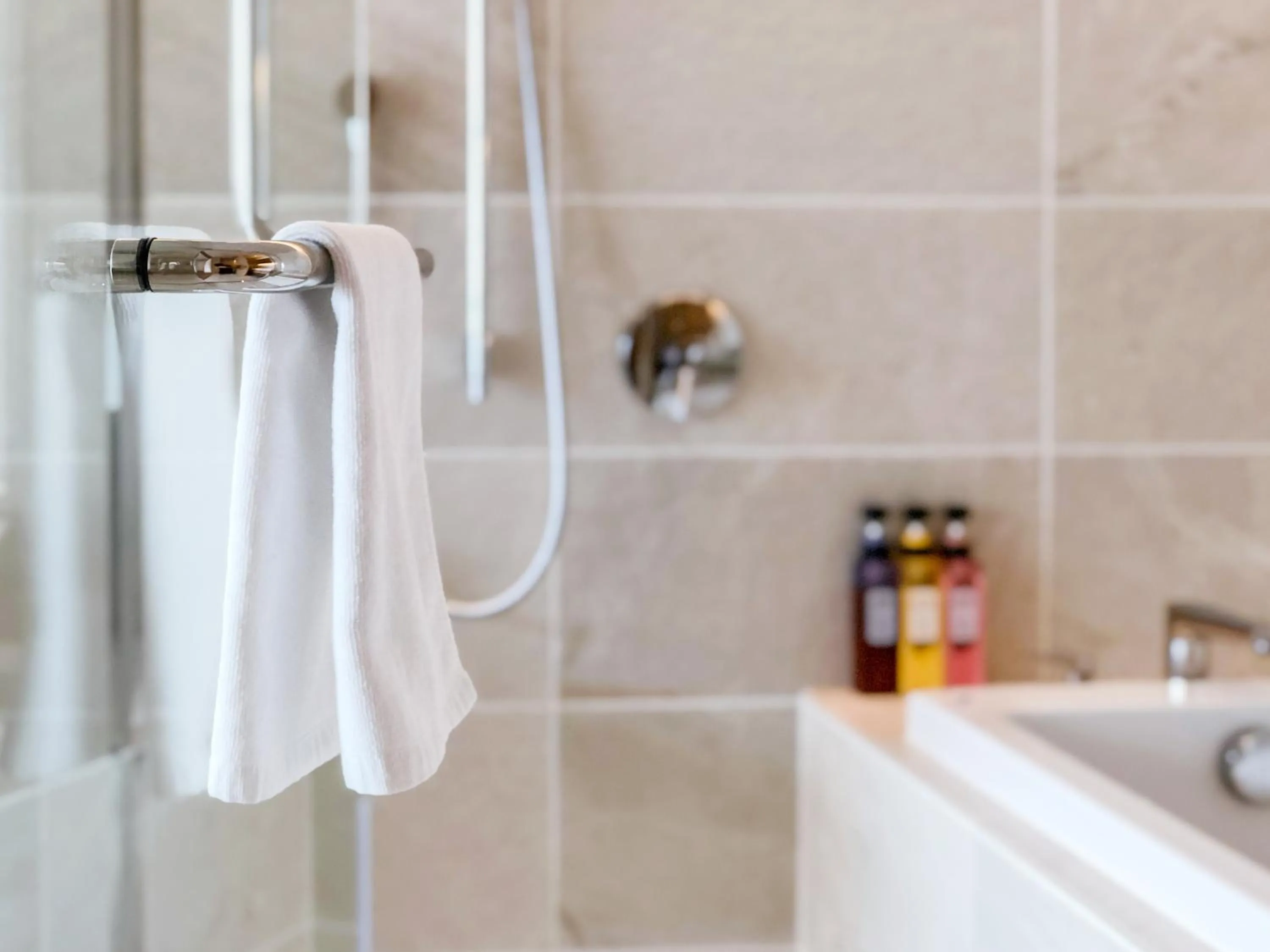 Bathroom in Hotel Comfact