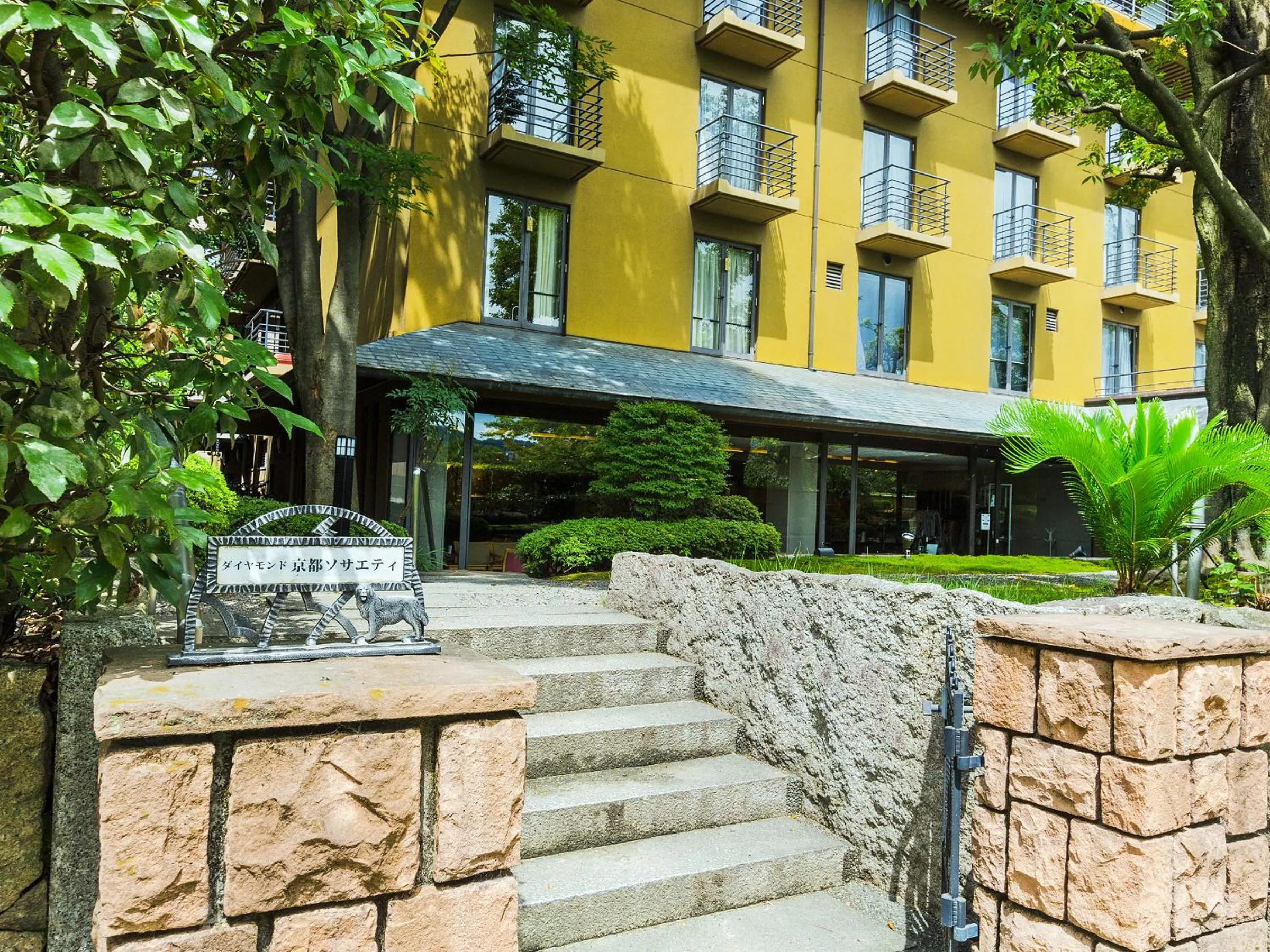 Property building in Diamond Kyoto Society