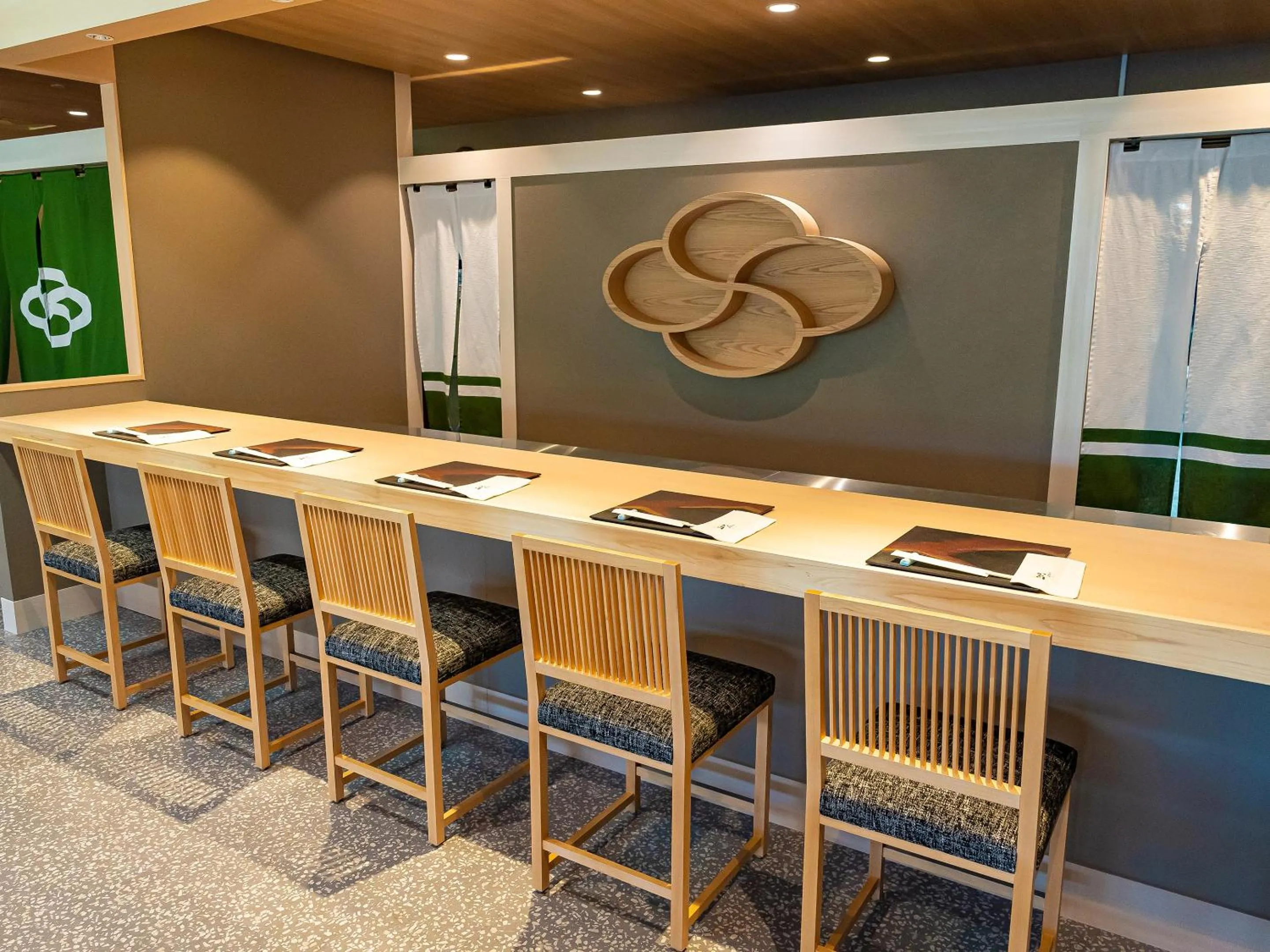 Restaurant/places to eat in Diamond Kyoto Society