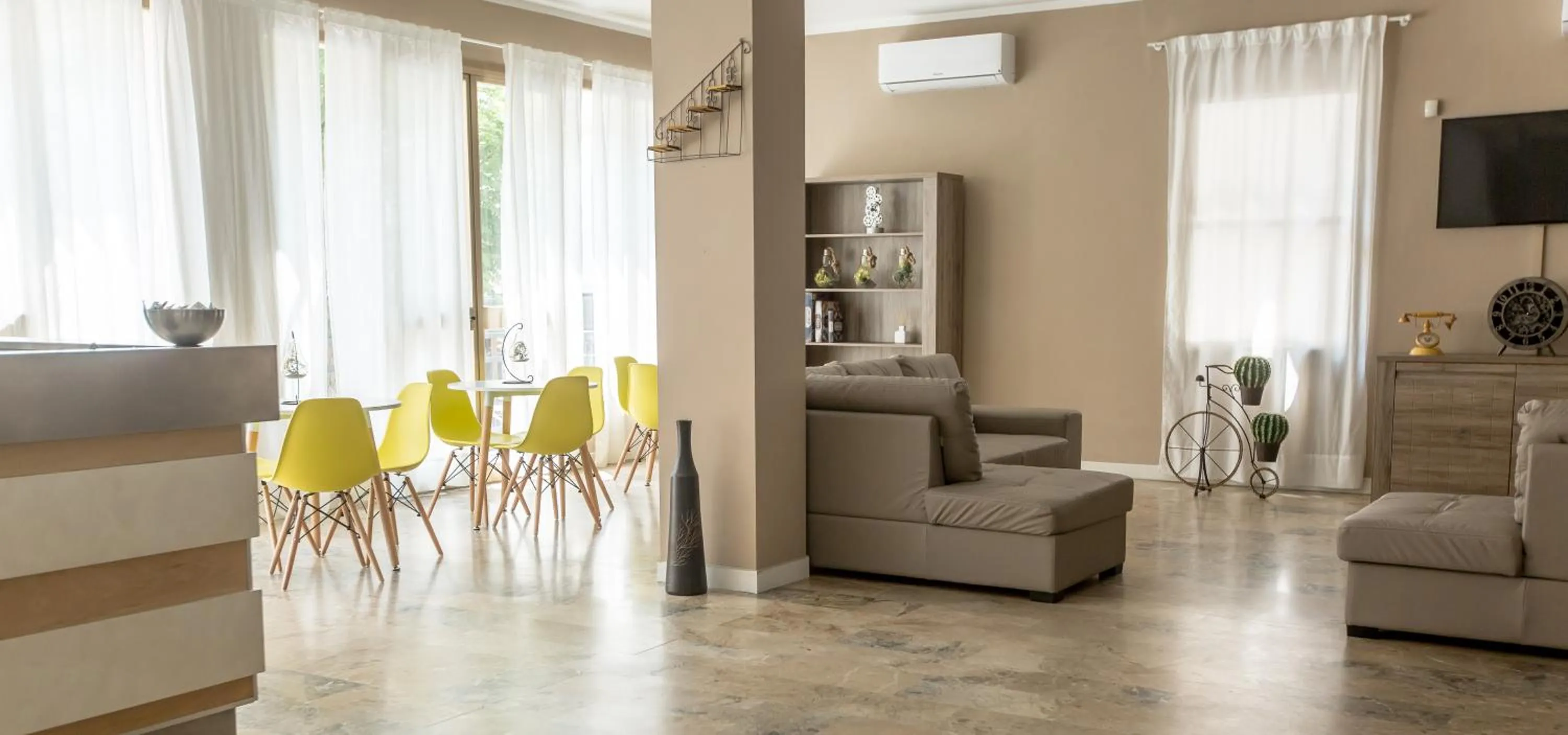 Lounge or bar in c-hotels International