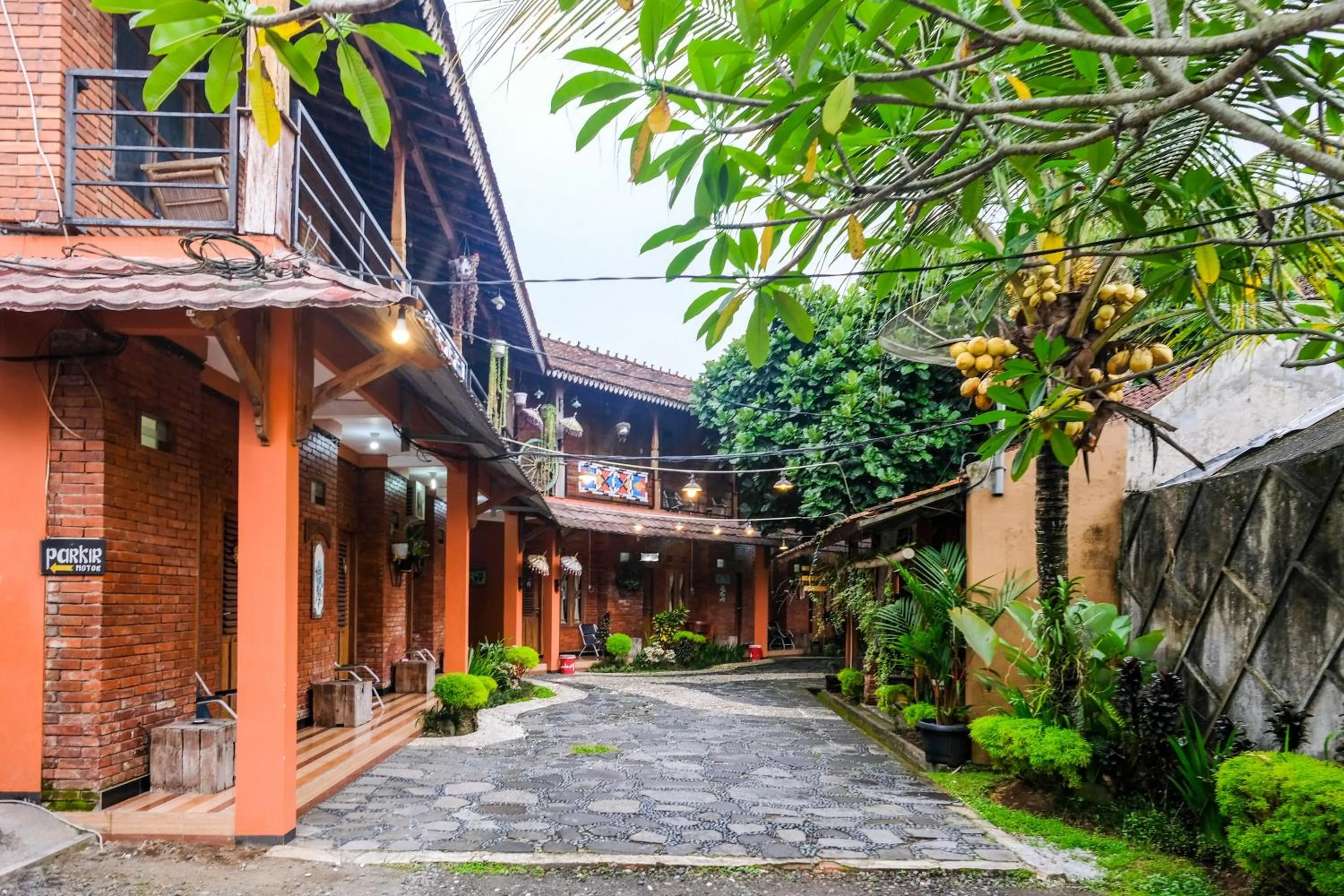 Facade/entrance in RedDoorz Syariah near Akmil Magelang
