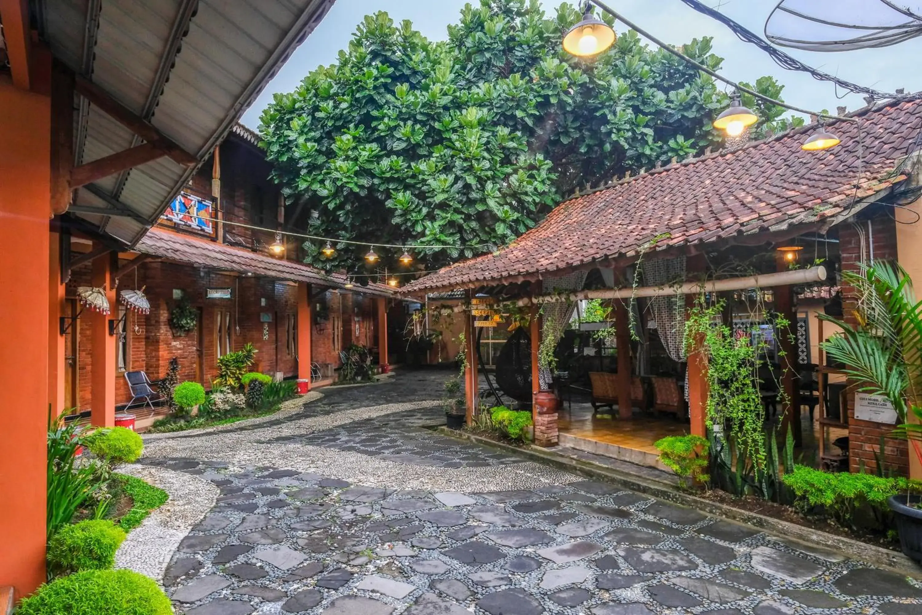 Facade/entrance in RedDoorz Syariah near Akmil Magelang Facade/entrance in RedDoorz Syariah near Akmil Magelang