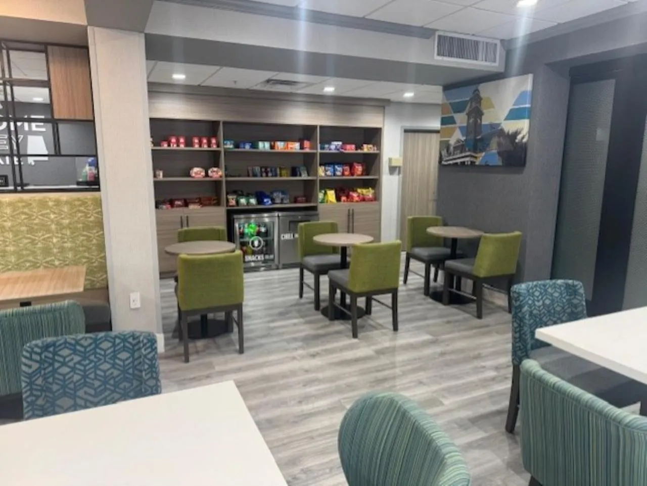 Seating area in Hampton Inn - Greenville