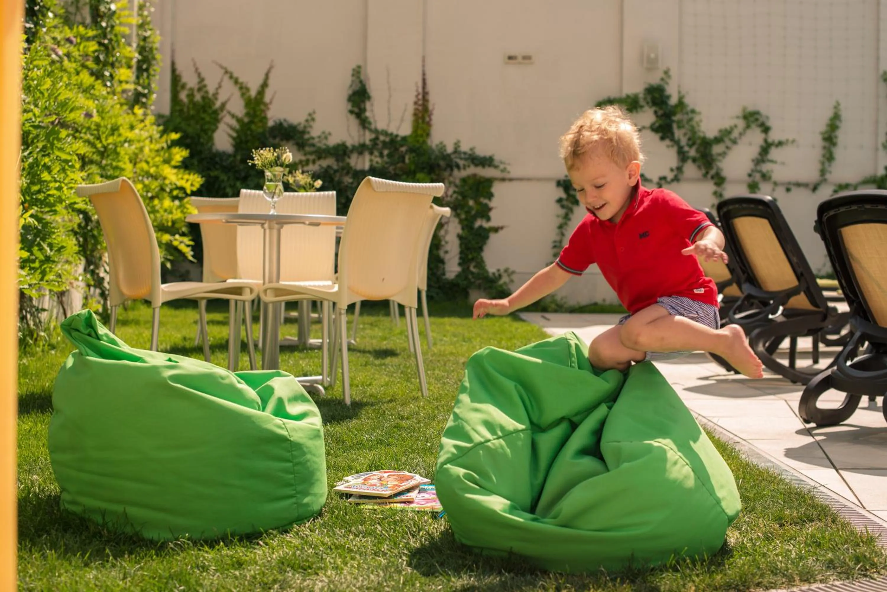 People in Villa Pinia Eco-hotel