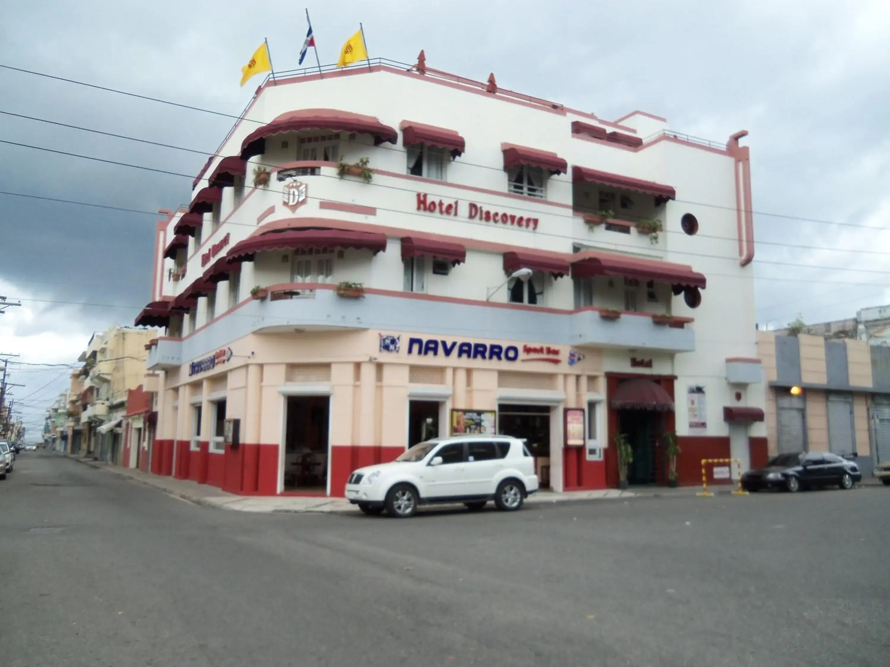 Facade/entrance in Hotel Discovery Facade/entrance in Hotel Discovery