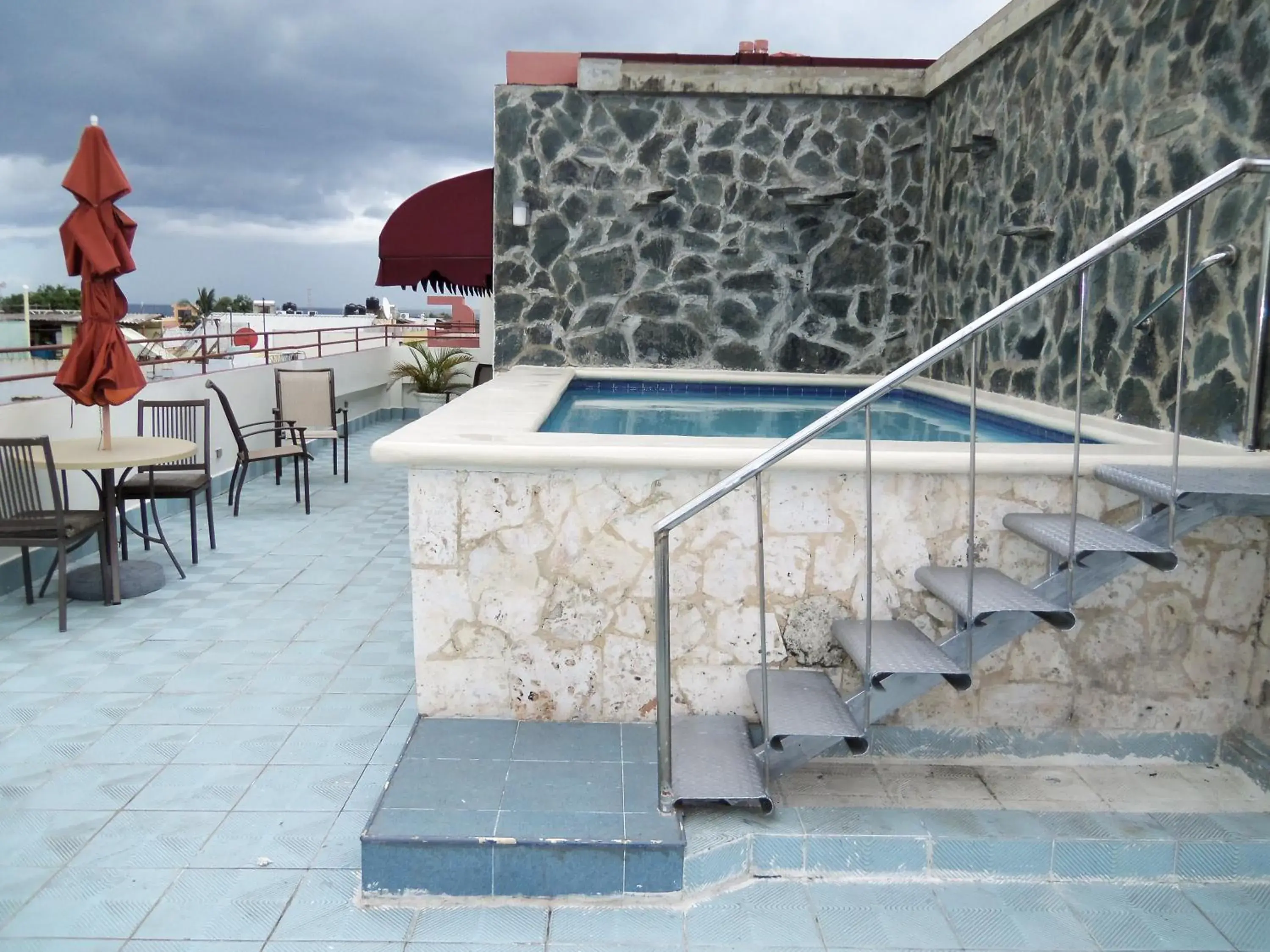 Swimming pool in Hotel Discovery Swimming pool in Hotel Discovery