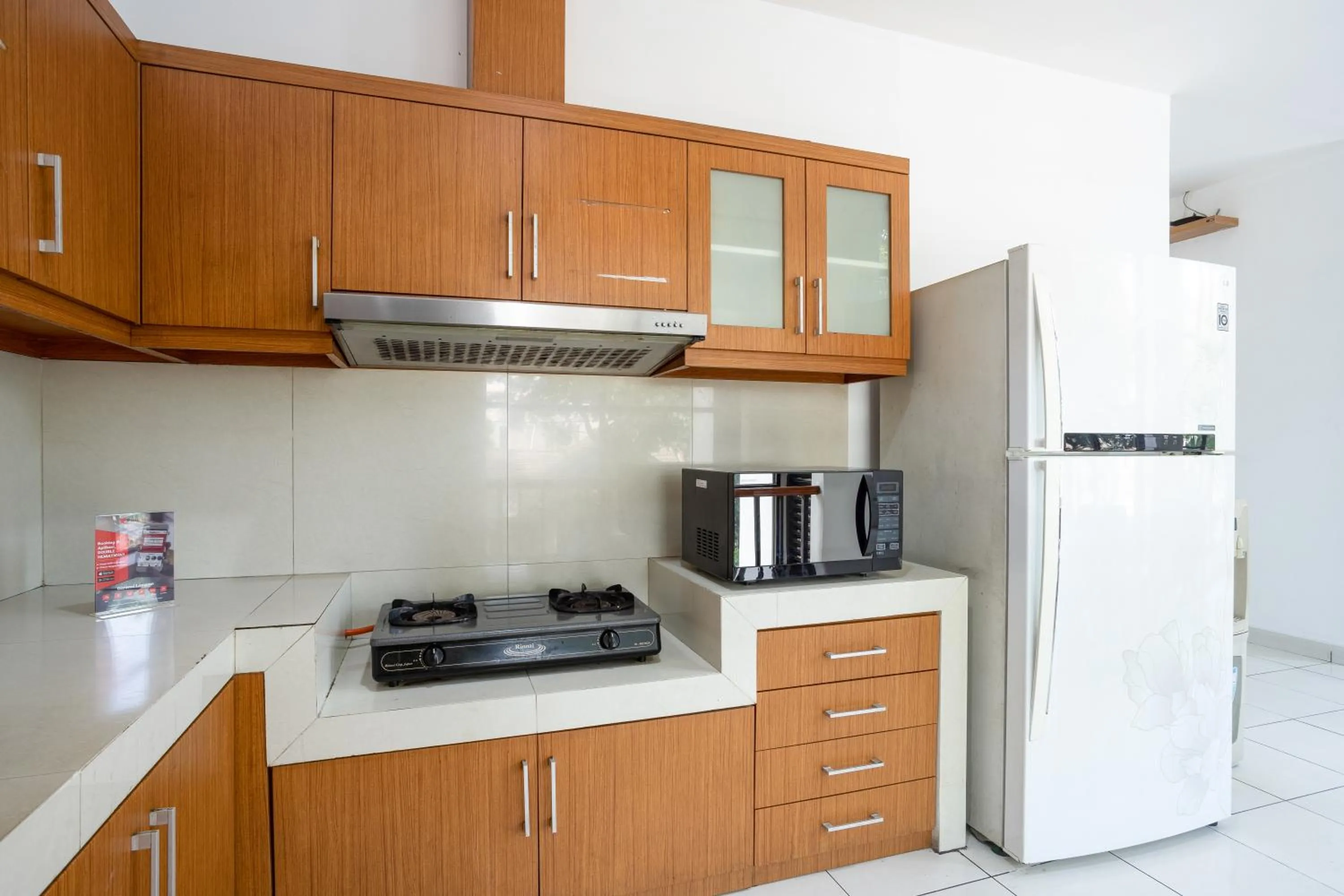 Kitchen or kitchenette in RedDoorz near Eka Hospital BSD City