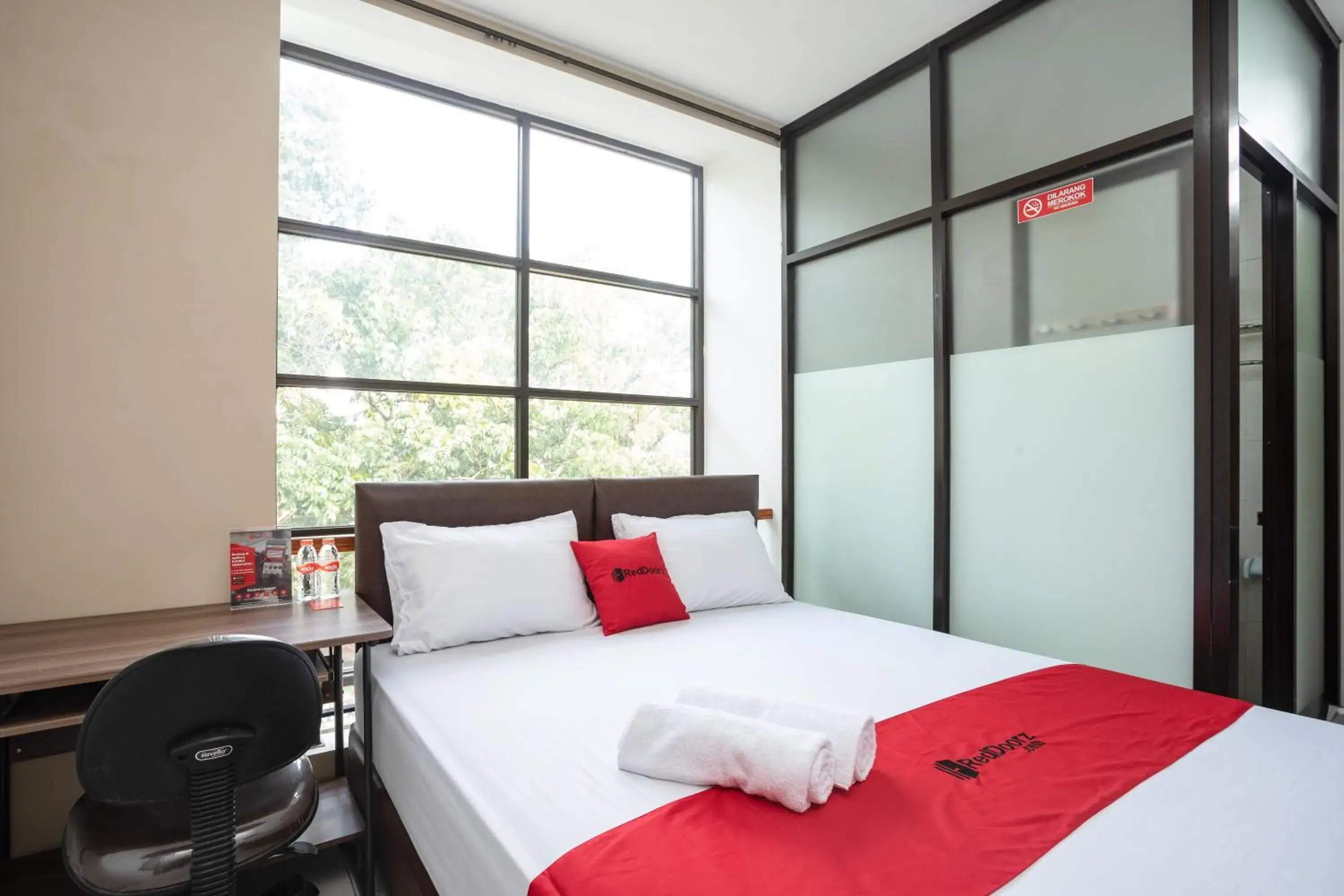 RedDoorz near Eka Hospital BSD City RedDoorz near Eka Hospital BSD City