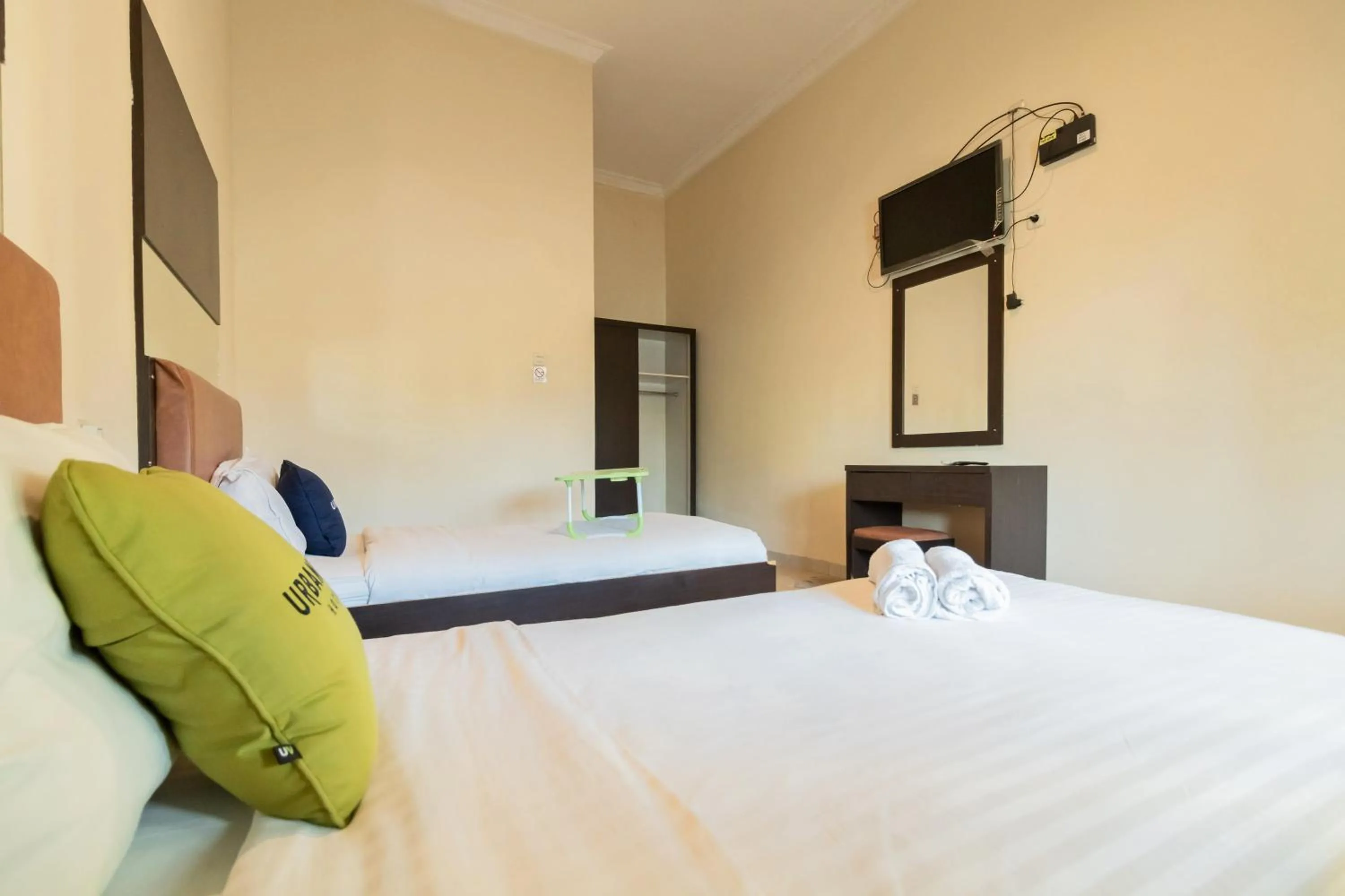 Bedroom, Bed in Urbanview Hotel Nugraha Palembang by RedDoorz