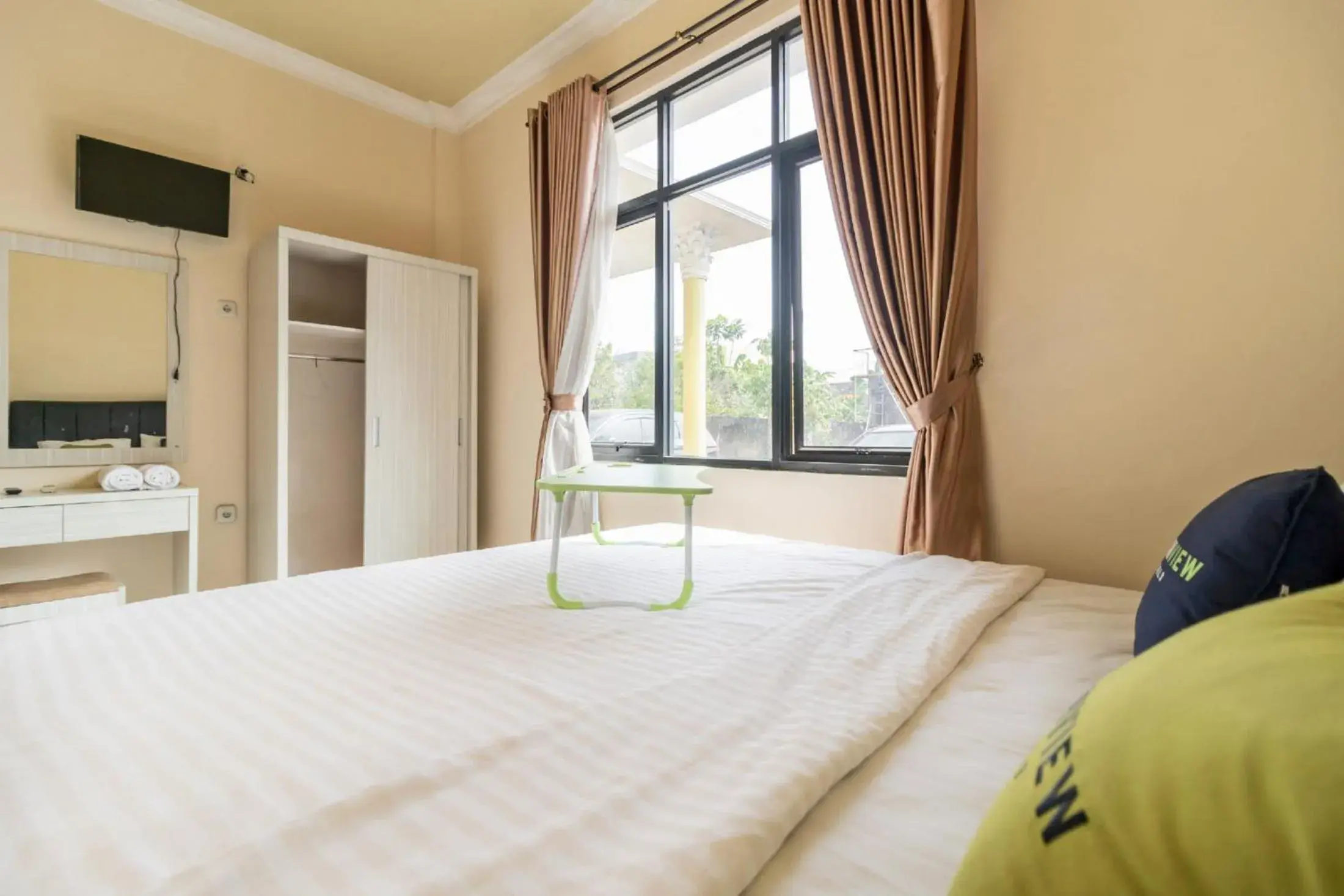 Bedroom, Bed in Urbanview Hotel Nugraha Palembang by RedDoorz Bedroom, Bed in Urbanview Hotel Nugraha Palembang by RedDoorz