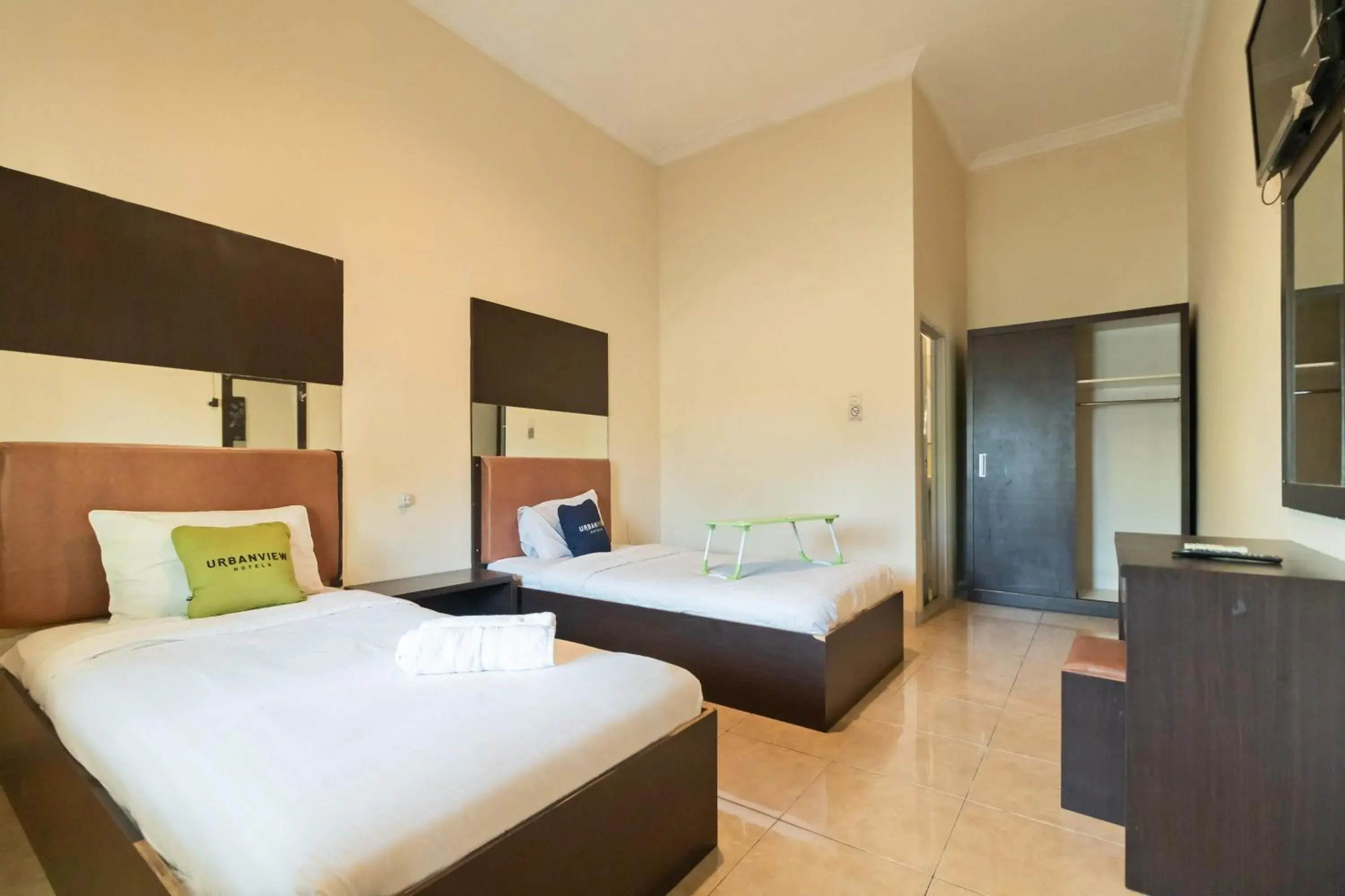 Bedroom, Bed in Urbanview Hotel Nugraha Palembang by RedDoorz Bedroom, Bed in Urbanview Hotel Nugraha Palembang by RedDoorz
