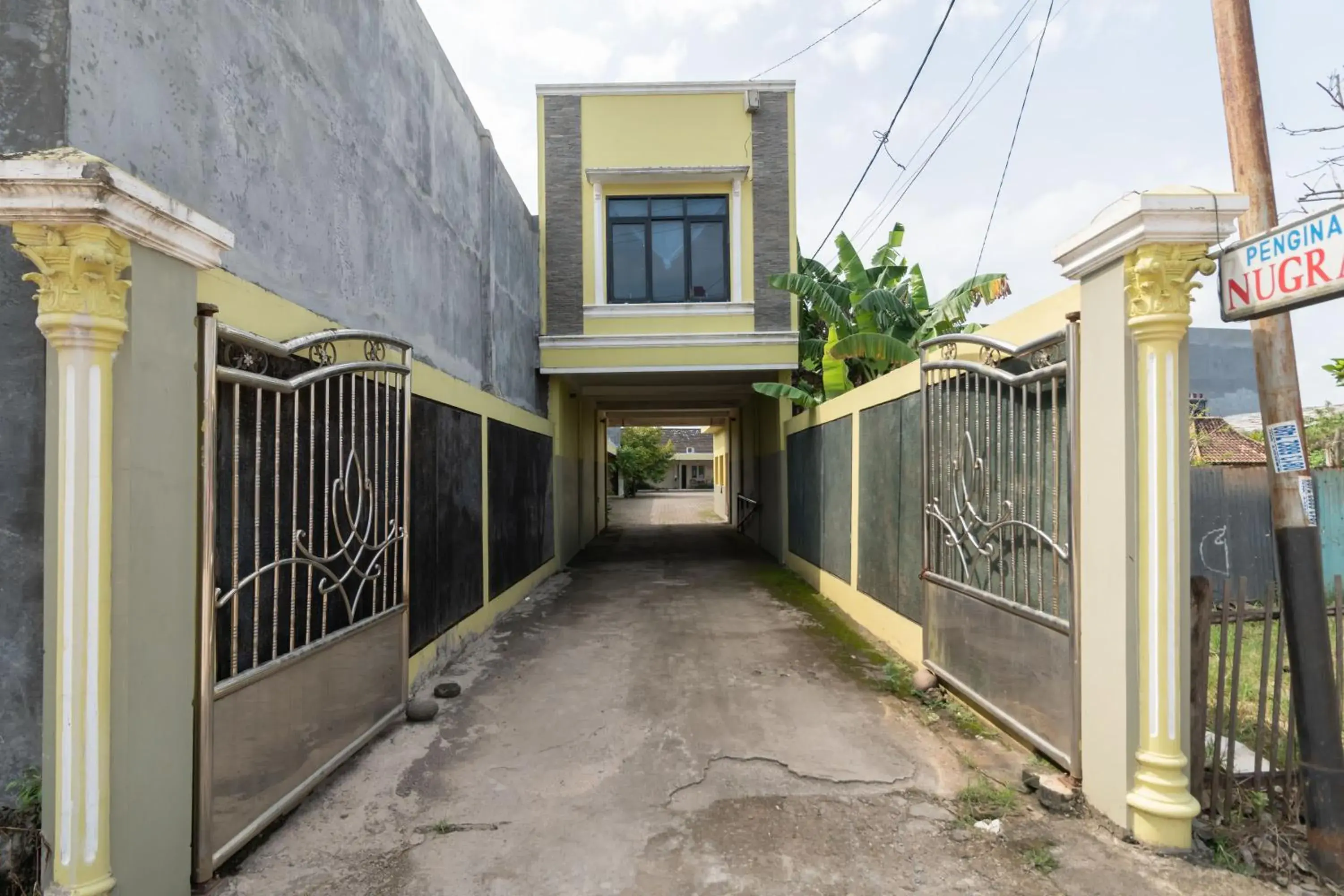 Property building in Urbanview Hotel Nugraha Palembang by RedDoorz Property building in Urbanview Hotel Nugraha Palembang by RedDoorz