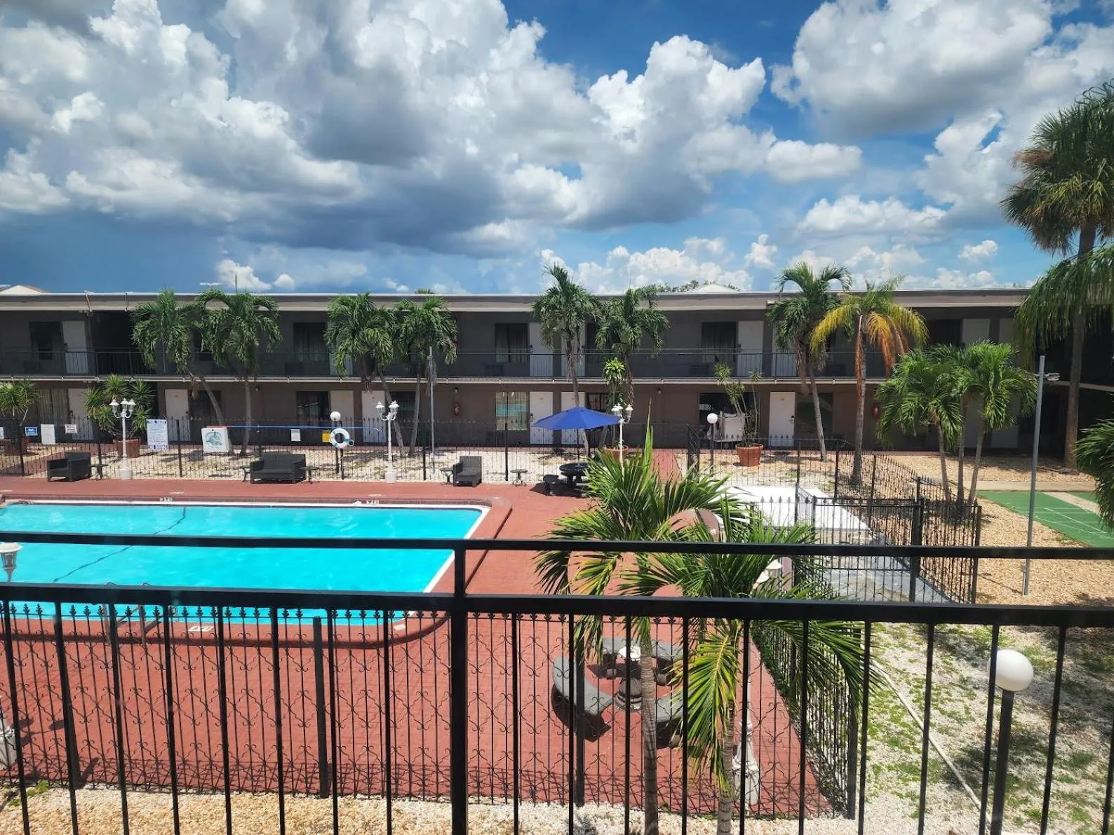 Pool view in Days Inn by Wyndham St. Petersburg / Tampa Bay Area