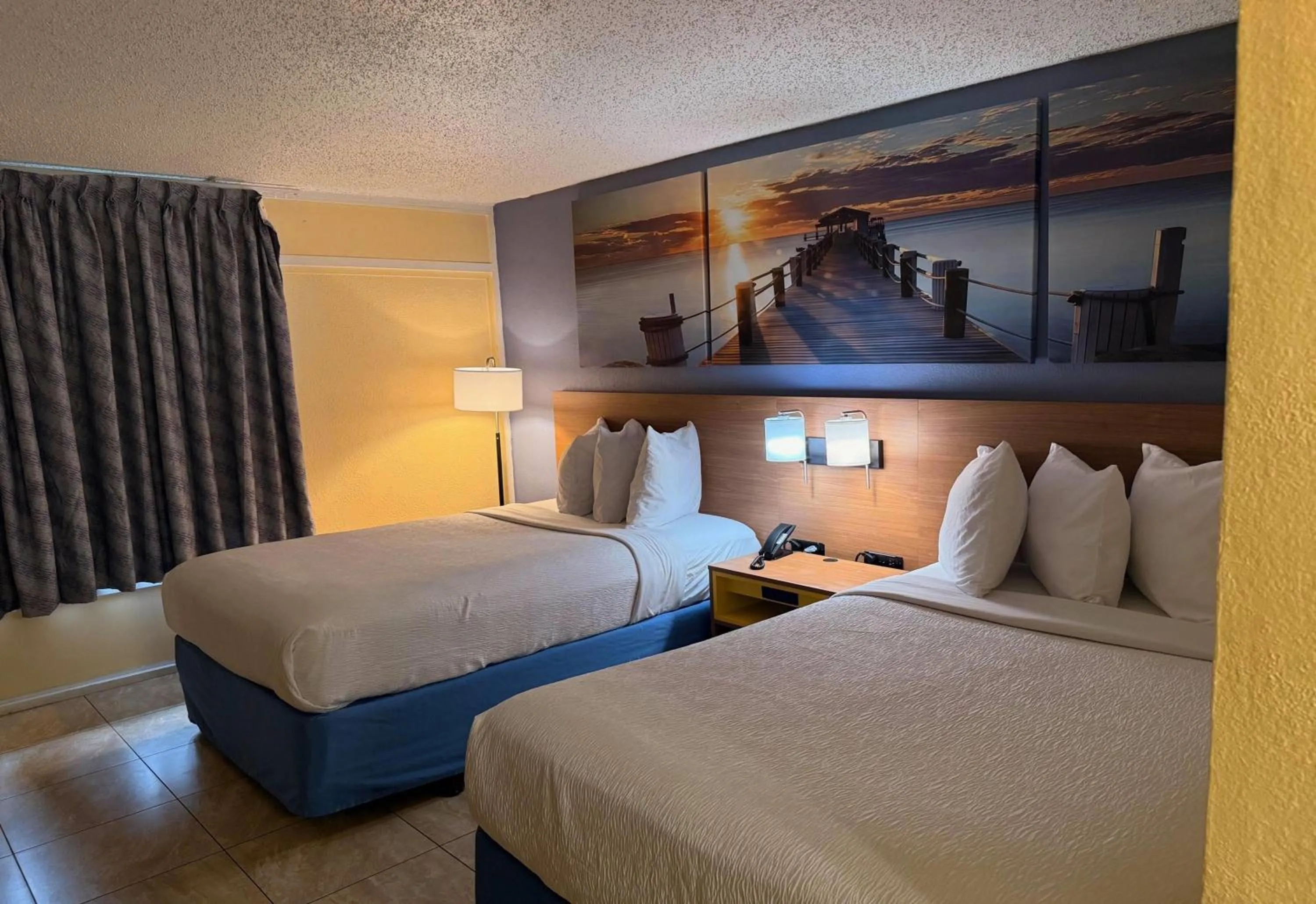 Photo of the whole room, Bed in Days Inn by Wyndham St. Petersburg / Tampa Bay Area