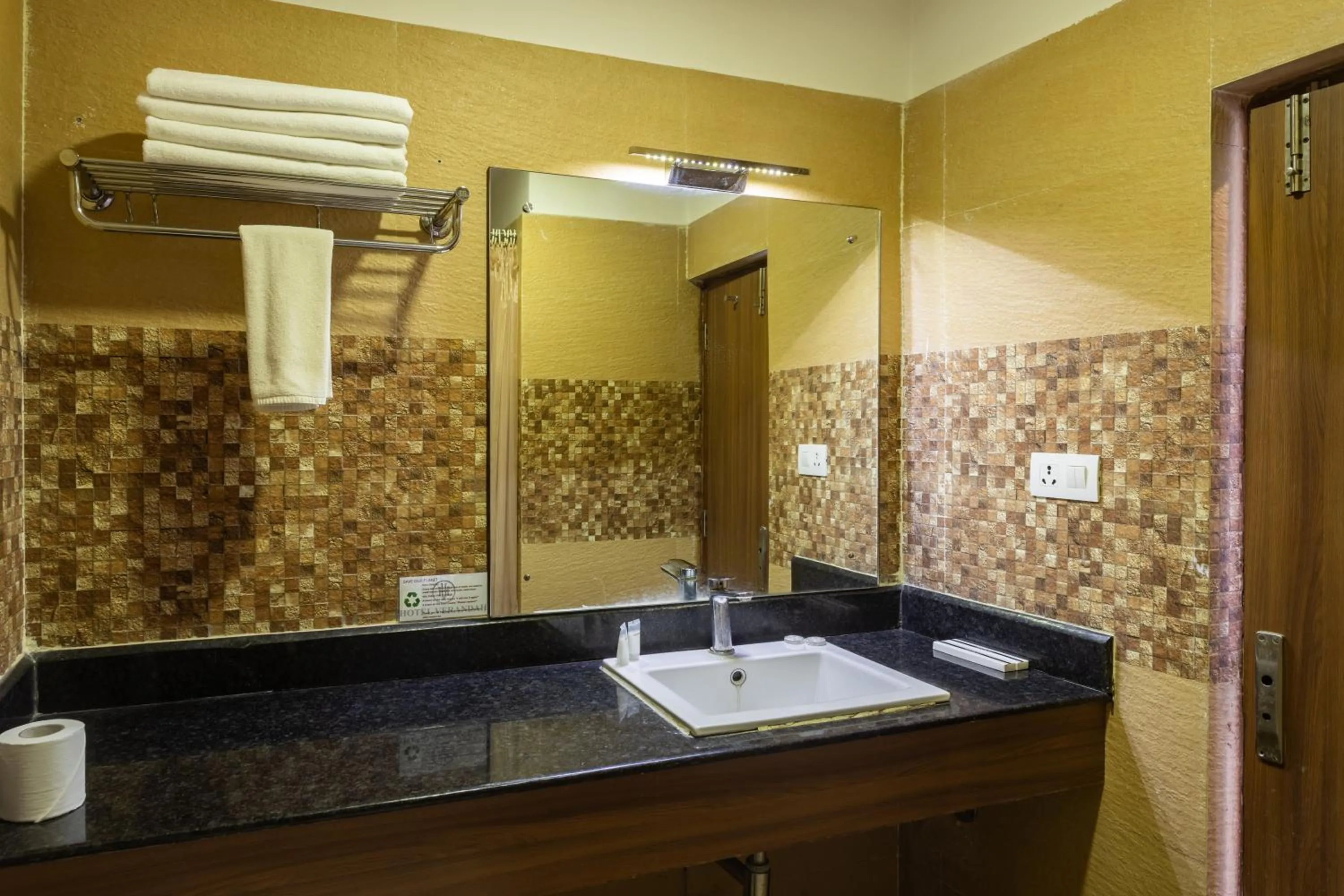 Shower in Hotel Verandah