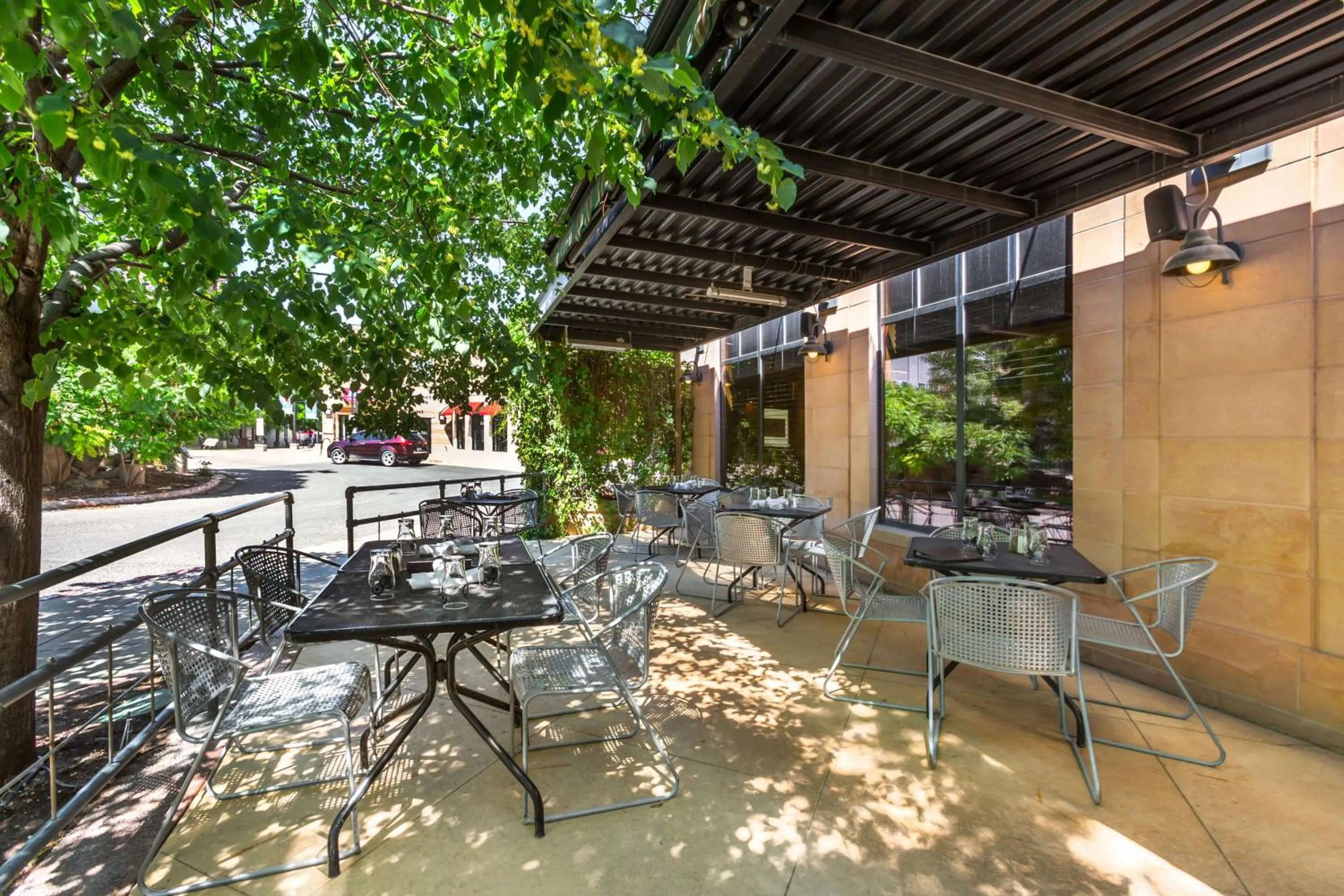 Restaurant/places to eat in Best Western Premier Helena Great Northern Hotel