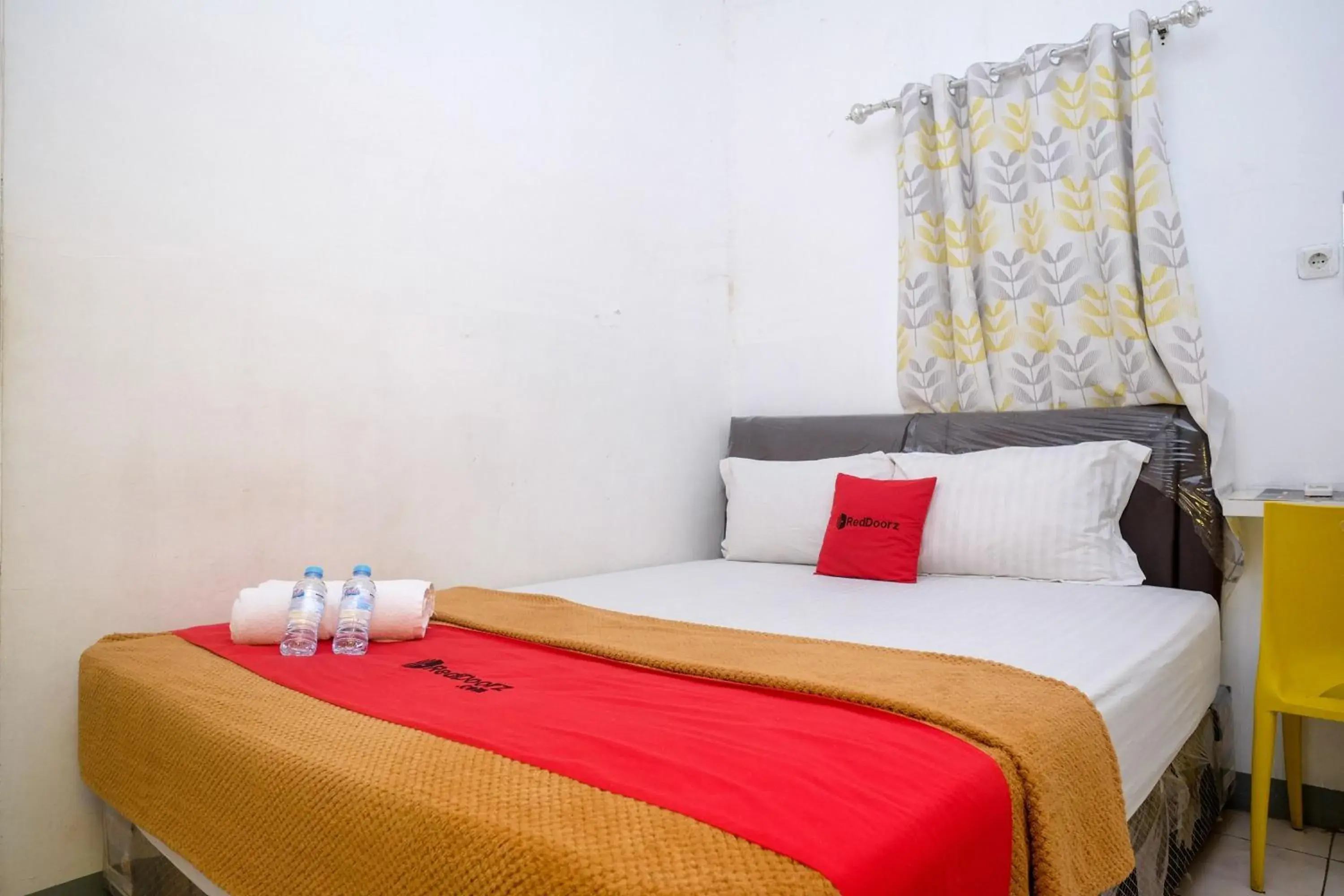Bedroom, Bed in RedDoorz near Politeknik Manado