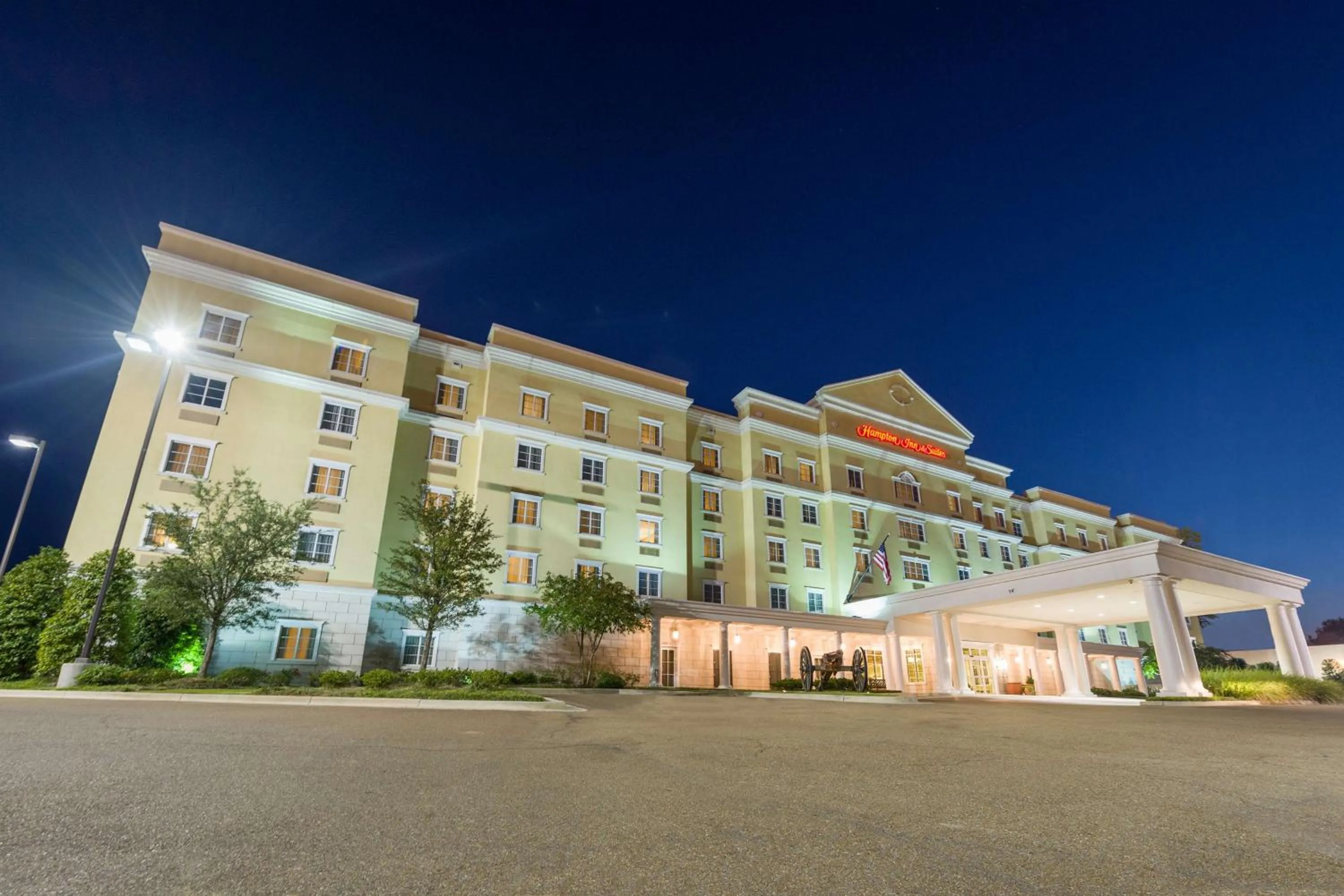Property building in Hampton Inn & Suites - Vicksburg