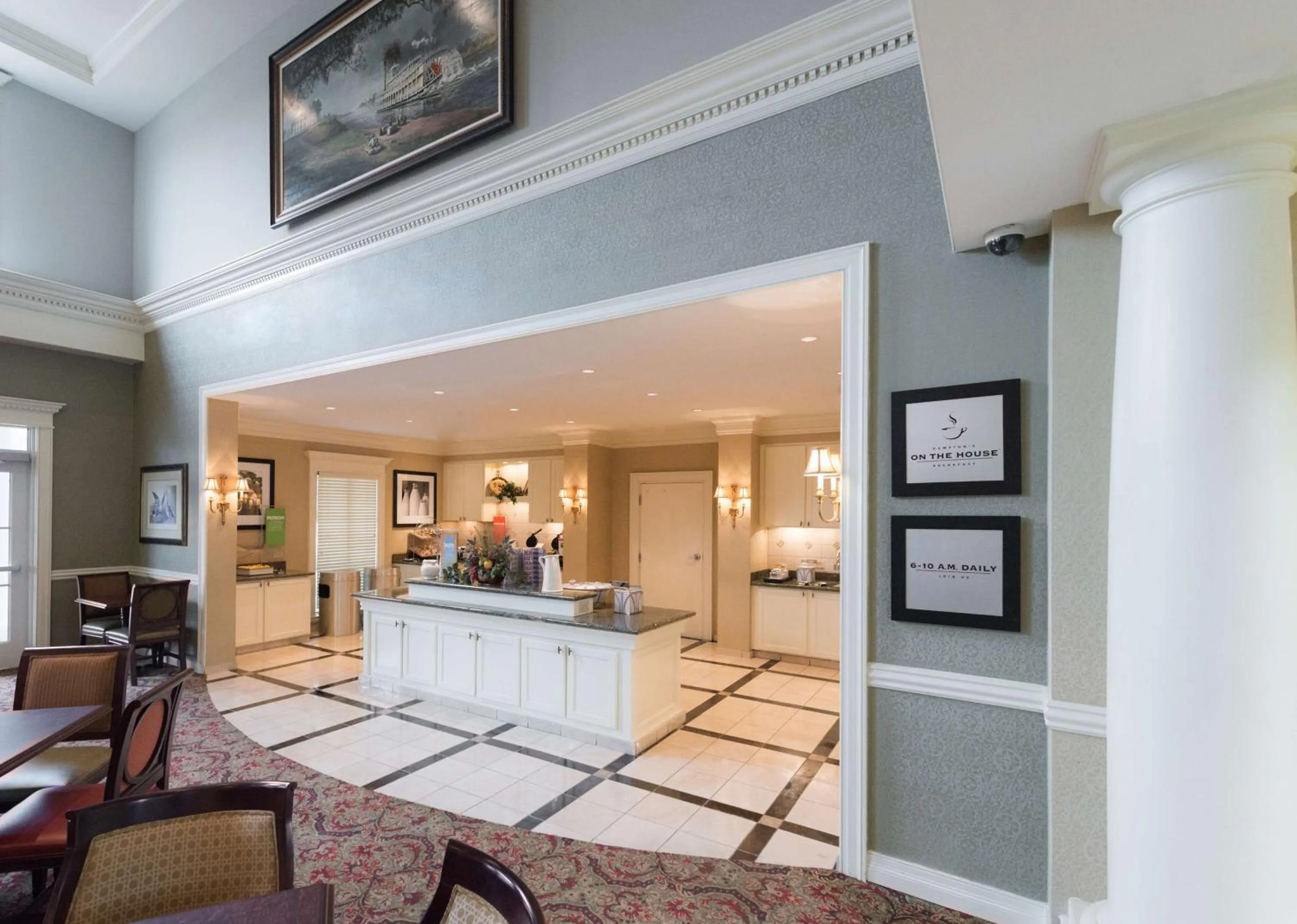 Dining area, Bed in Hampton Inn & Suites - Vicksburg