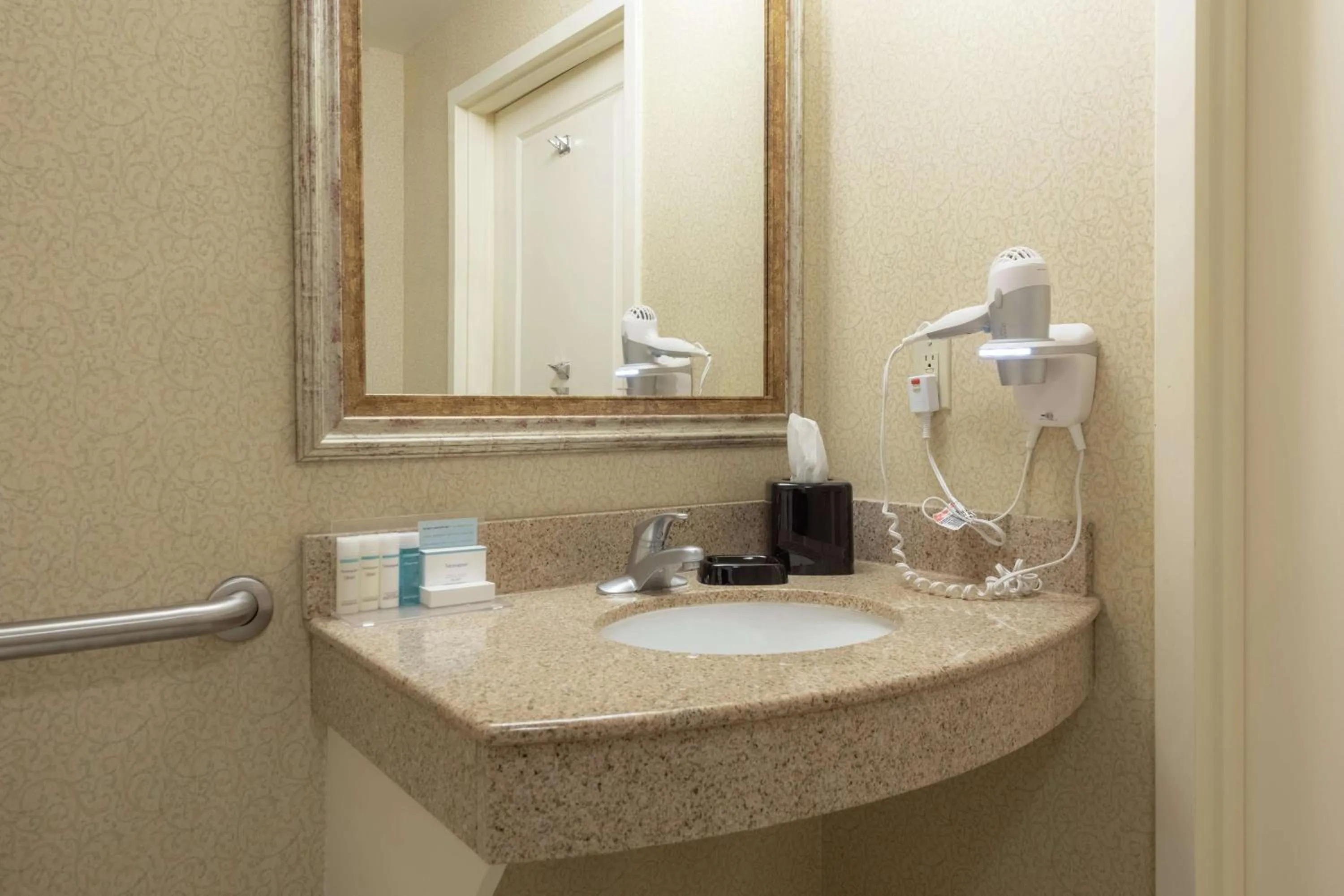 Bathroom in Hampton Inn & Suites - Vicksburg