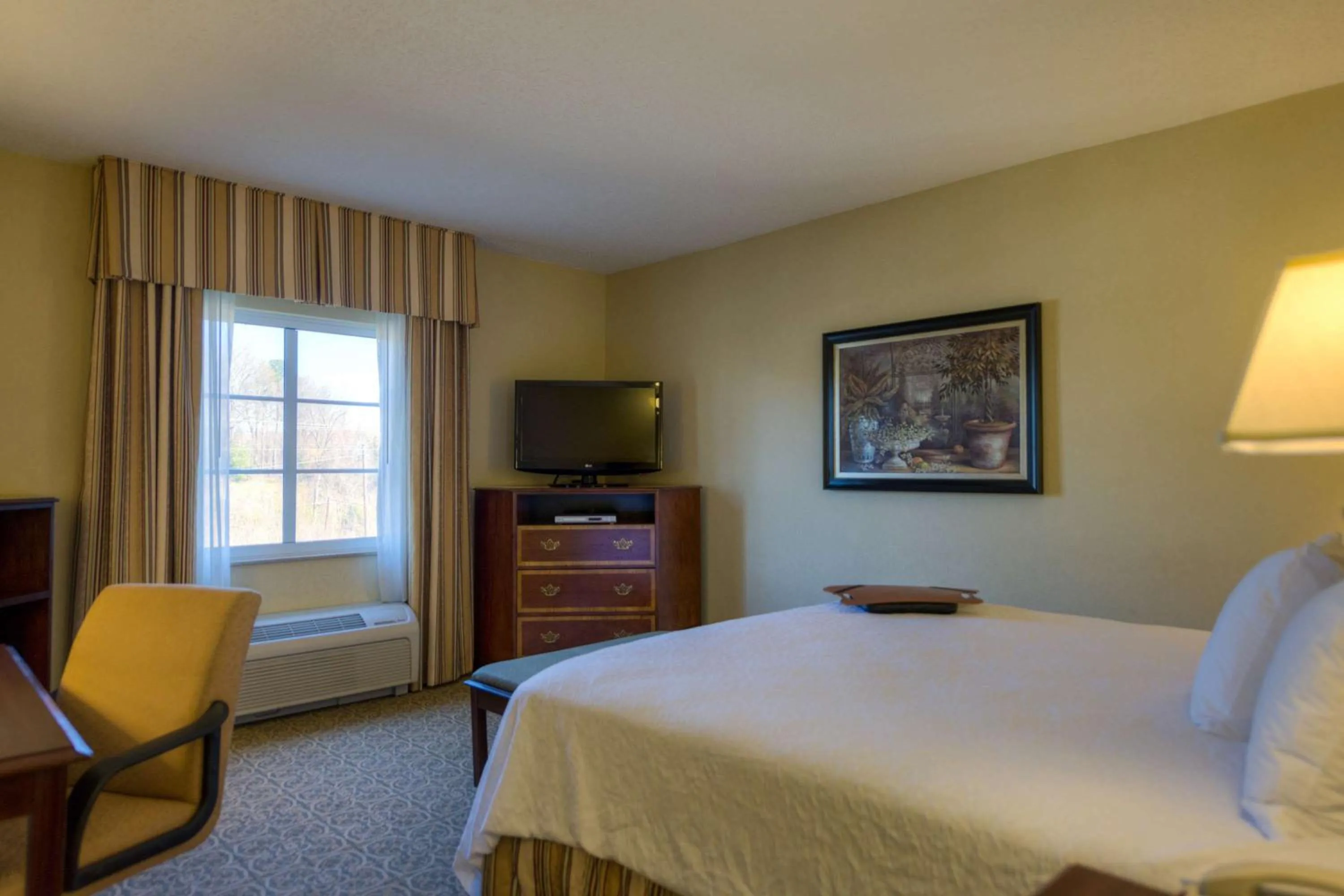 Bed in Hampton Inn & Suites - Vicksburg