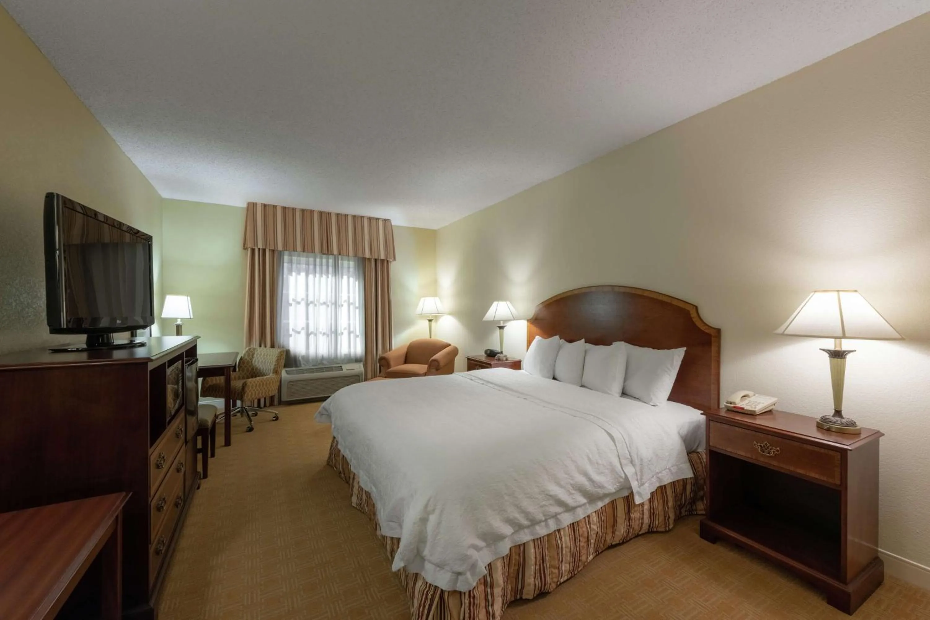 Bedroom, Bed in Hampton Inn & Suites - Vicksburg