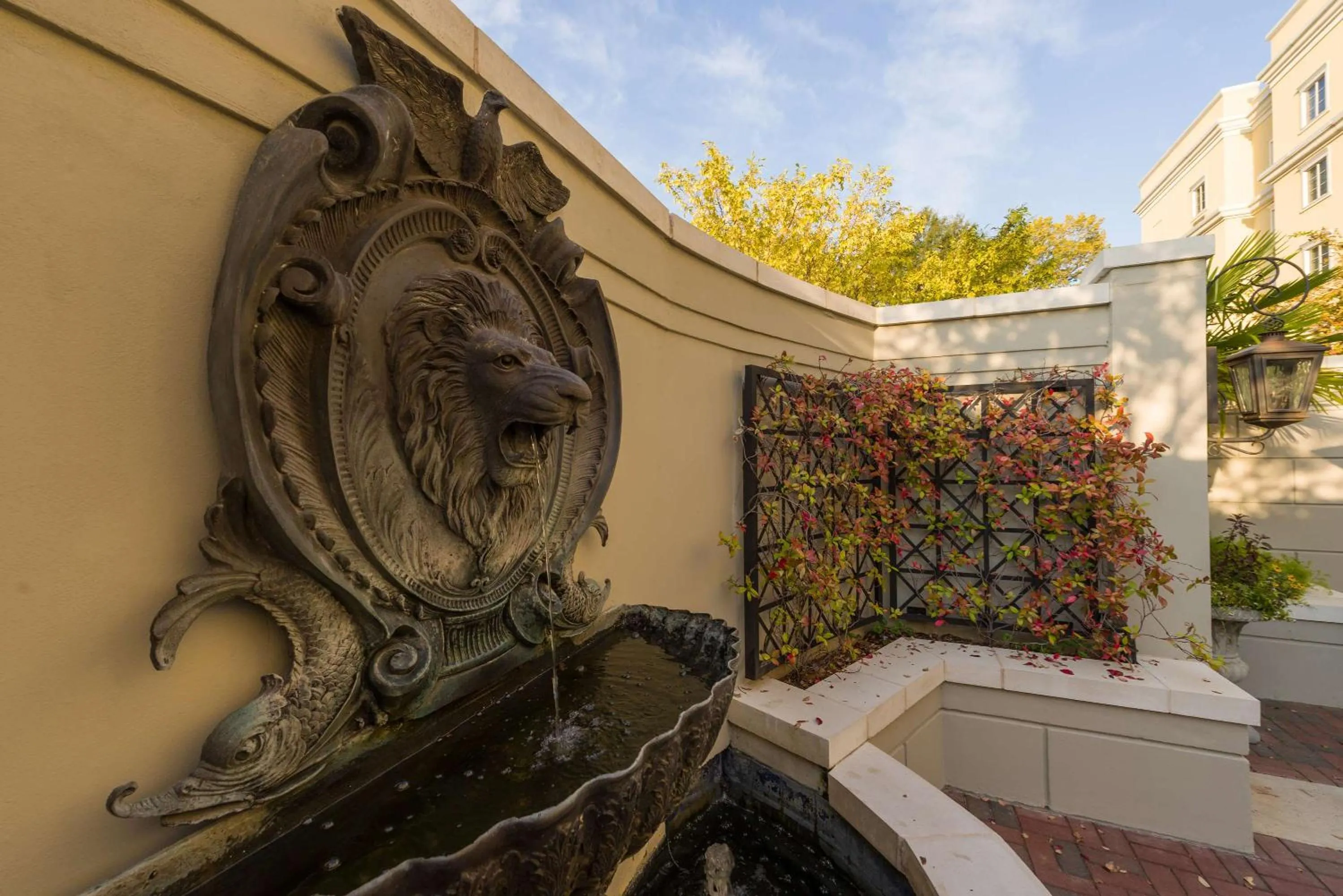 Property building in Hampton Inn & Suites - Vicksburg