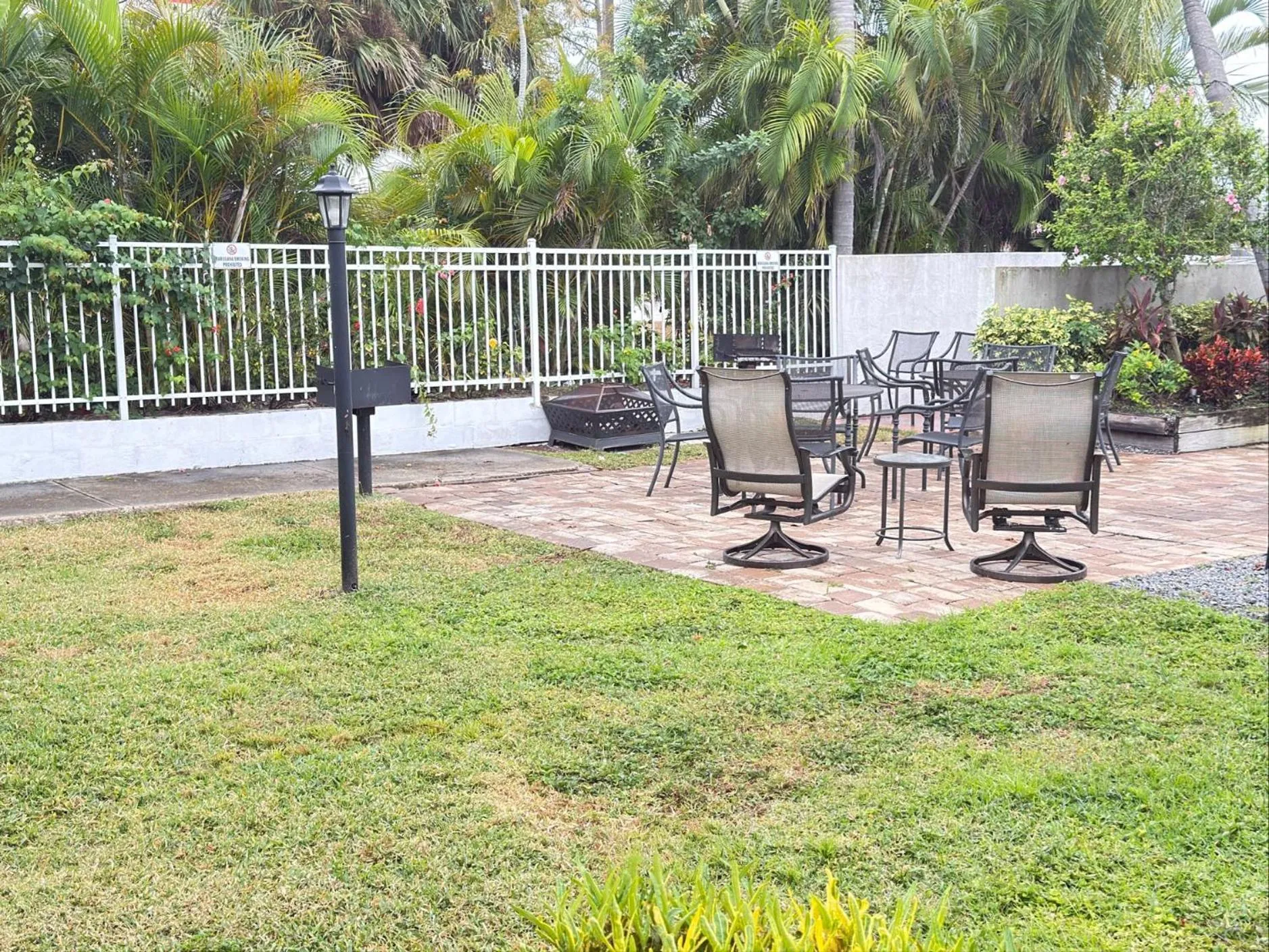 BBQ facilities in Lantern Inn & Suites - Sarasota