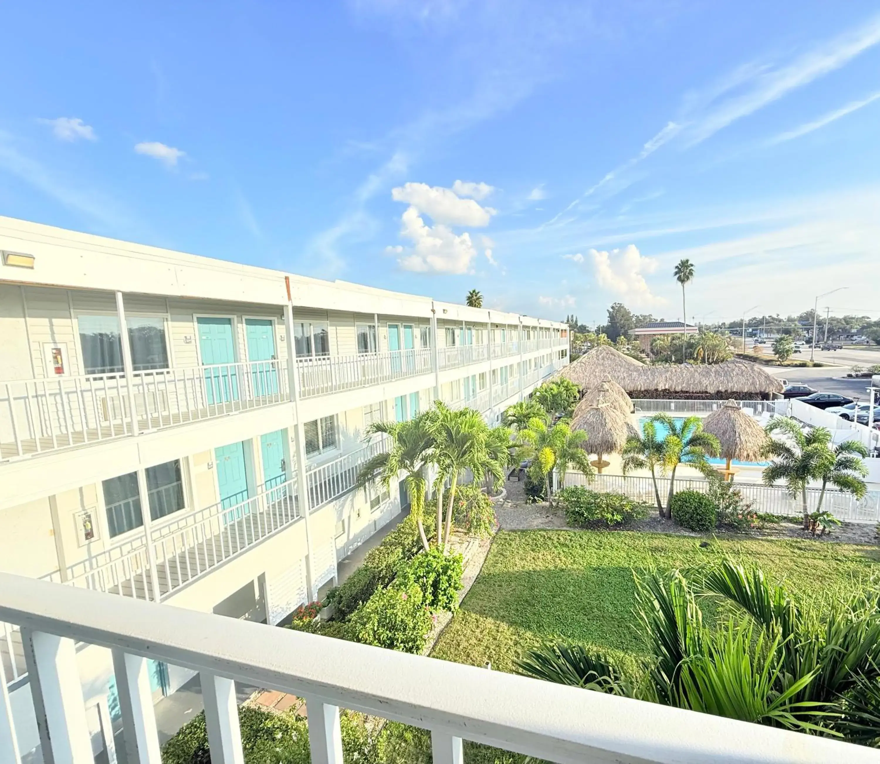 Garden view in Lantern Inn & Suites - Sarasota Garden view in Lantern Inn & Suites - Sarasota