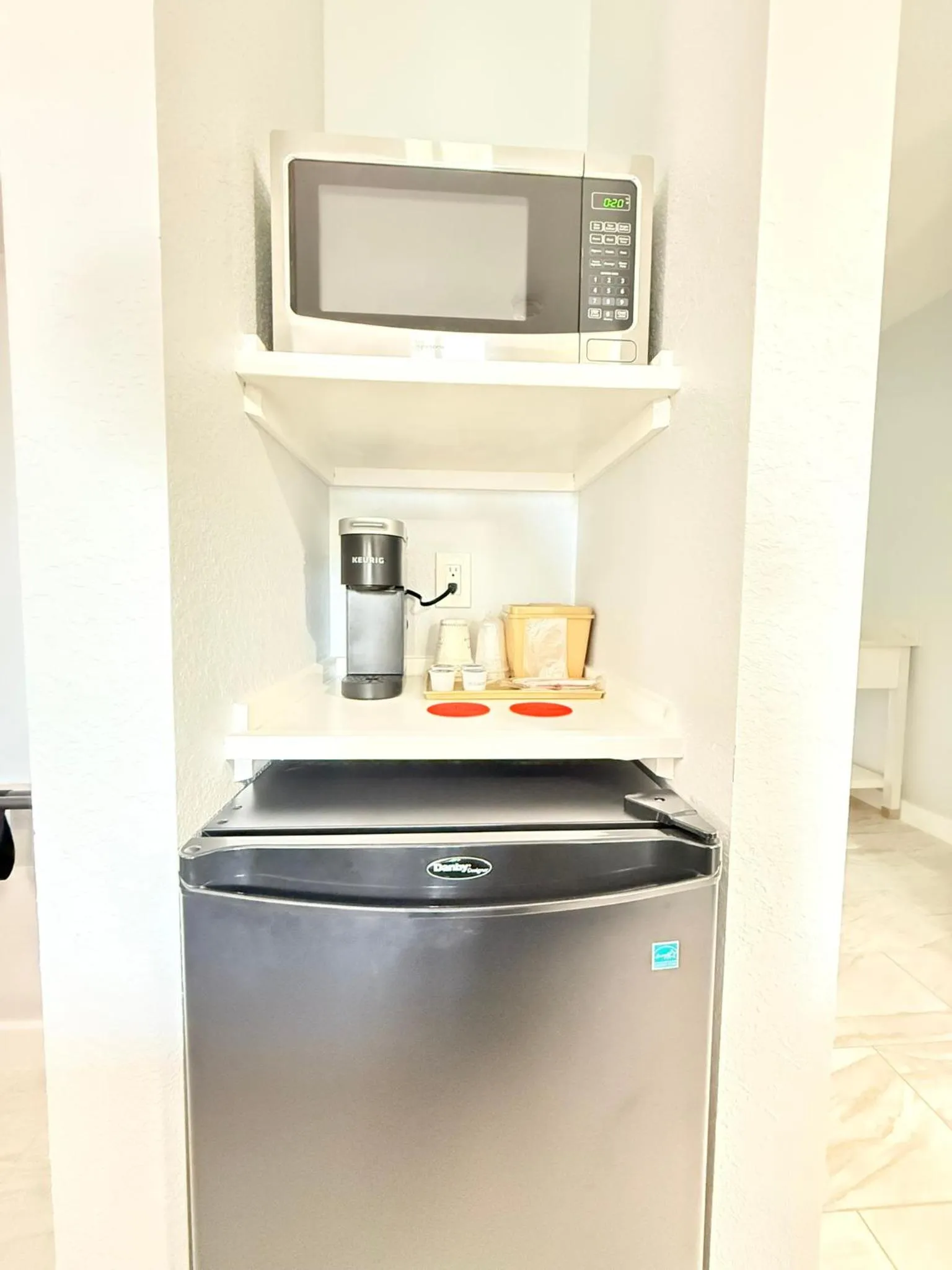 Coffee/tea facilities in Lantern Inn & Suites - Sarasota