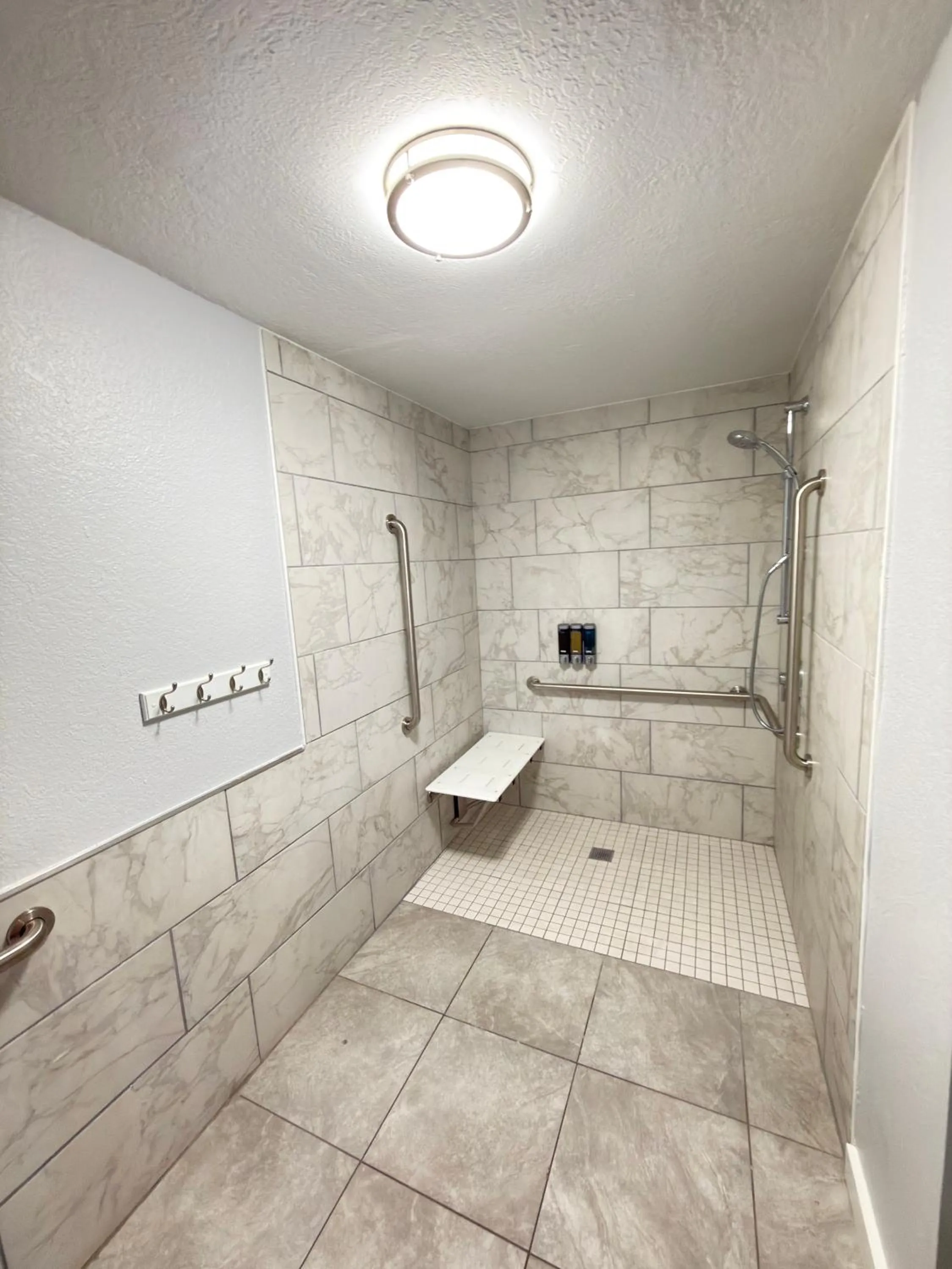 Bathroom in Lantern Inn & Suites - Sarasota