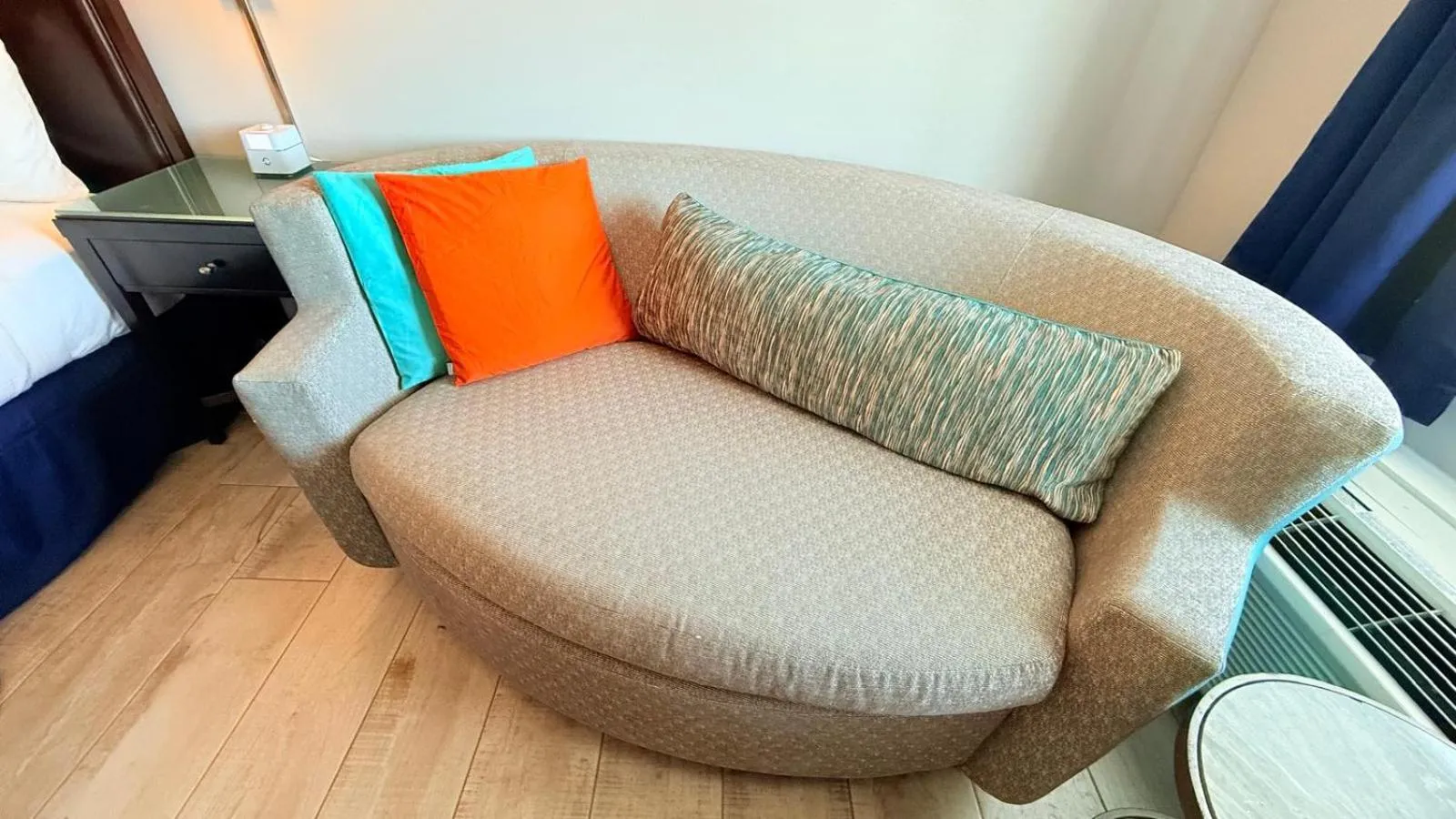 Living room in Lantern Inn & Suites - Sarasota