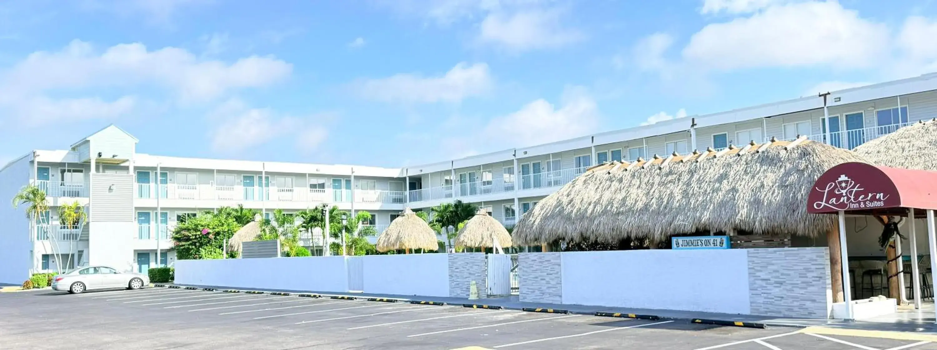 Property building in Lantern Inn & Suites - Sarasota Property building in Lantern Inn & Suites - Sarasota